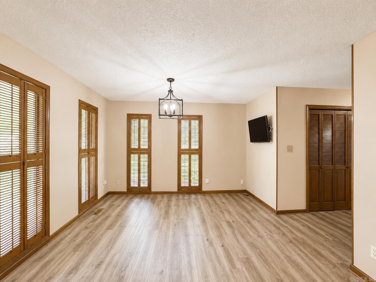 1505 Jennings Lane Property Photo 10