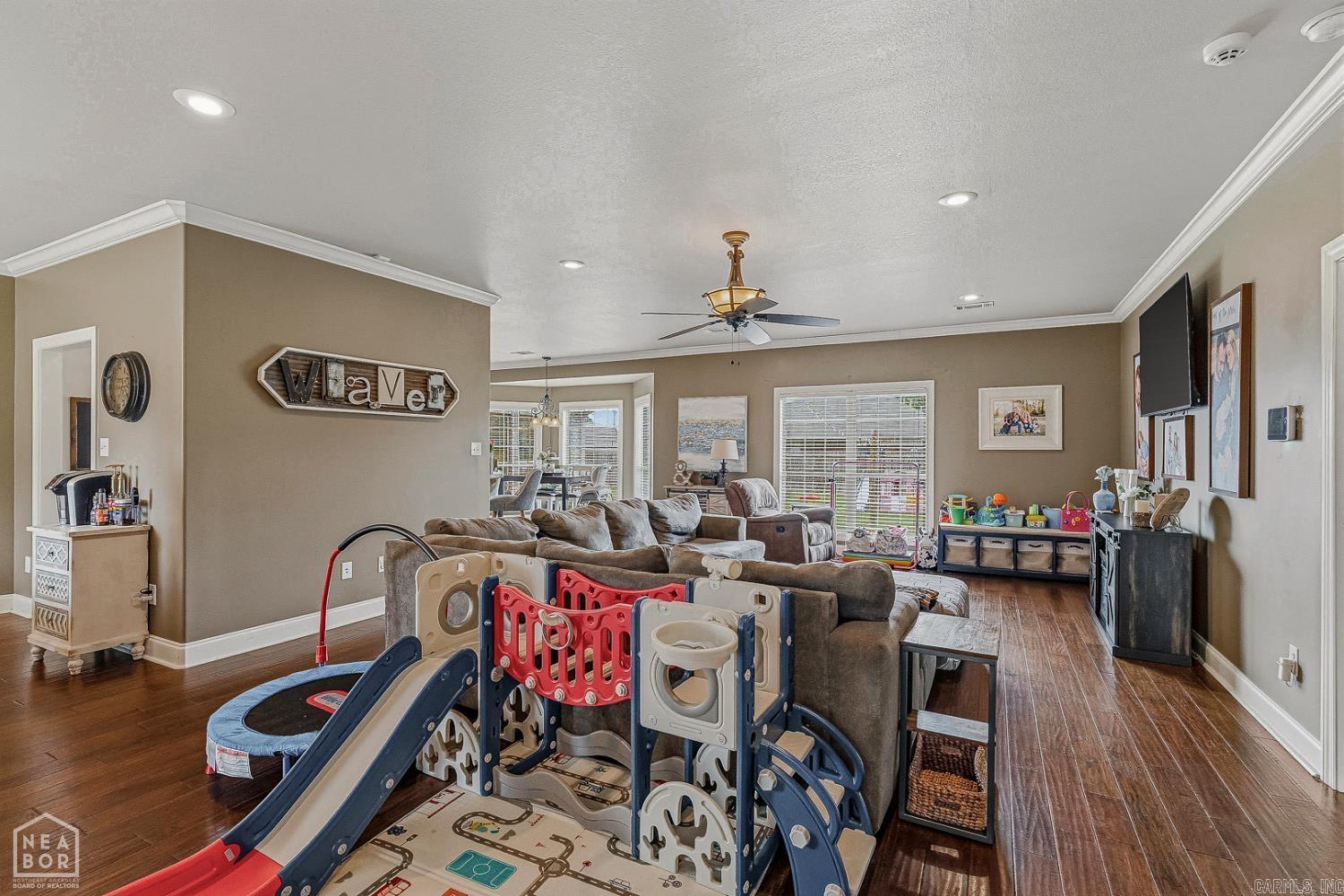 730 Tyler Property Photo 7