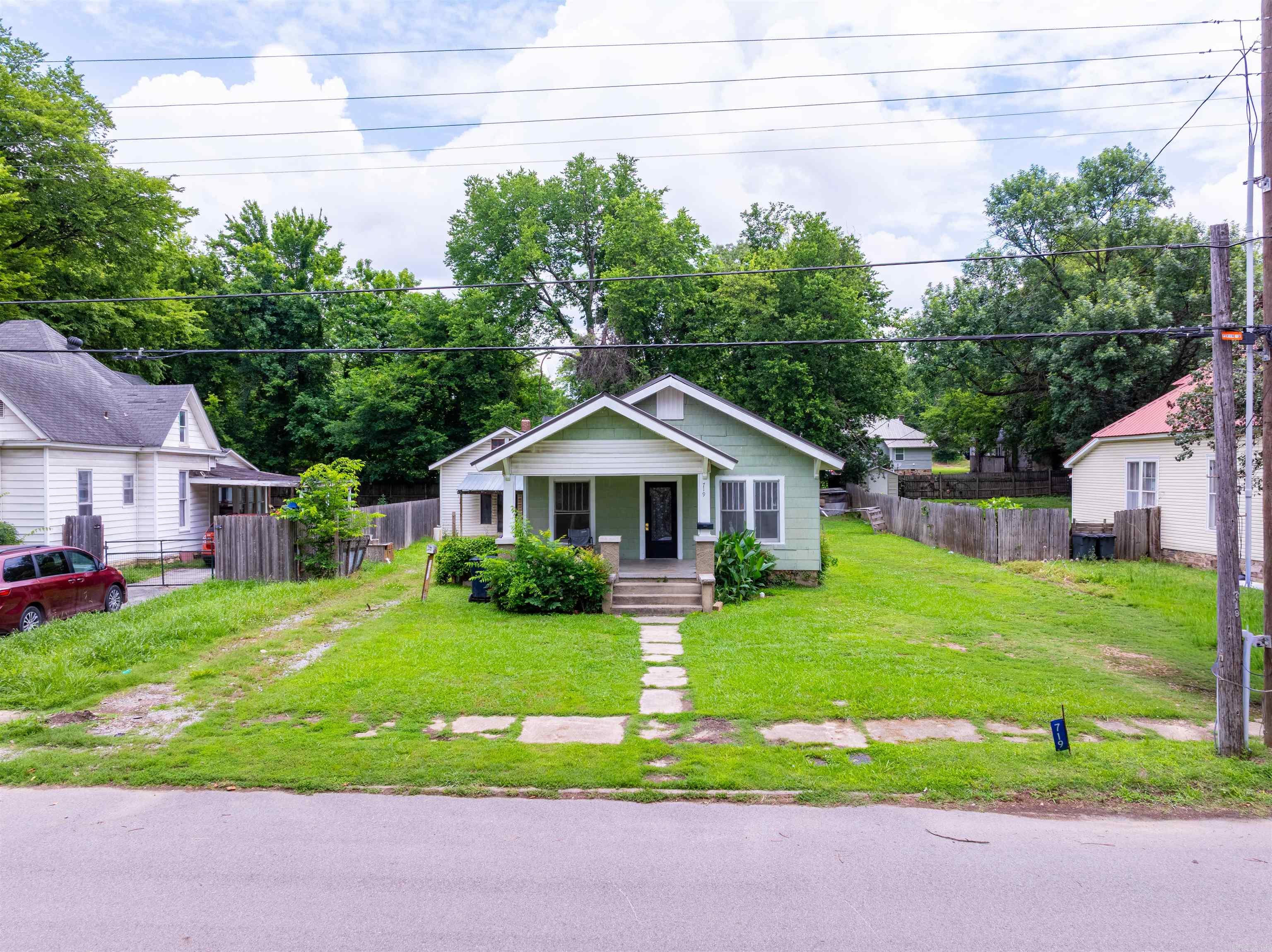 719 S Broad Street Property Photo 3