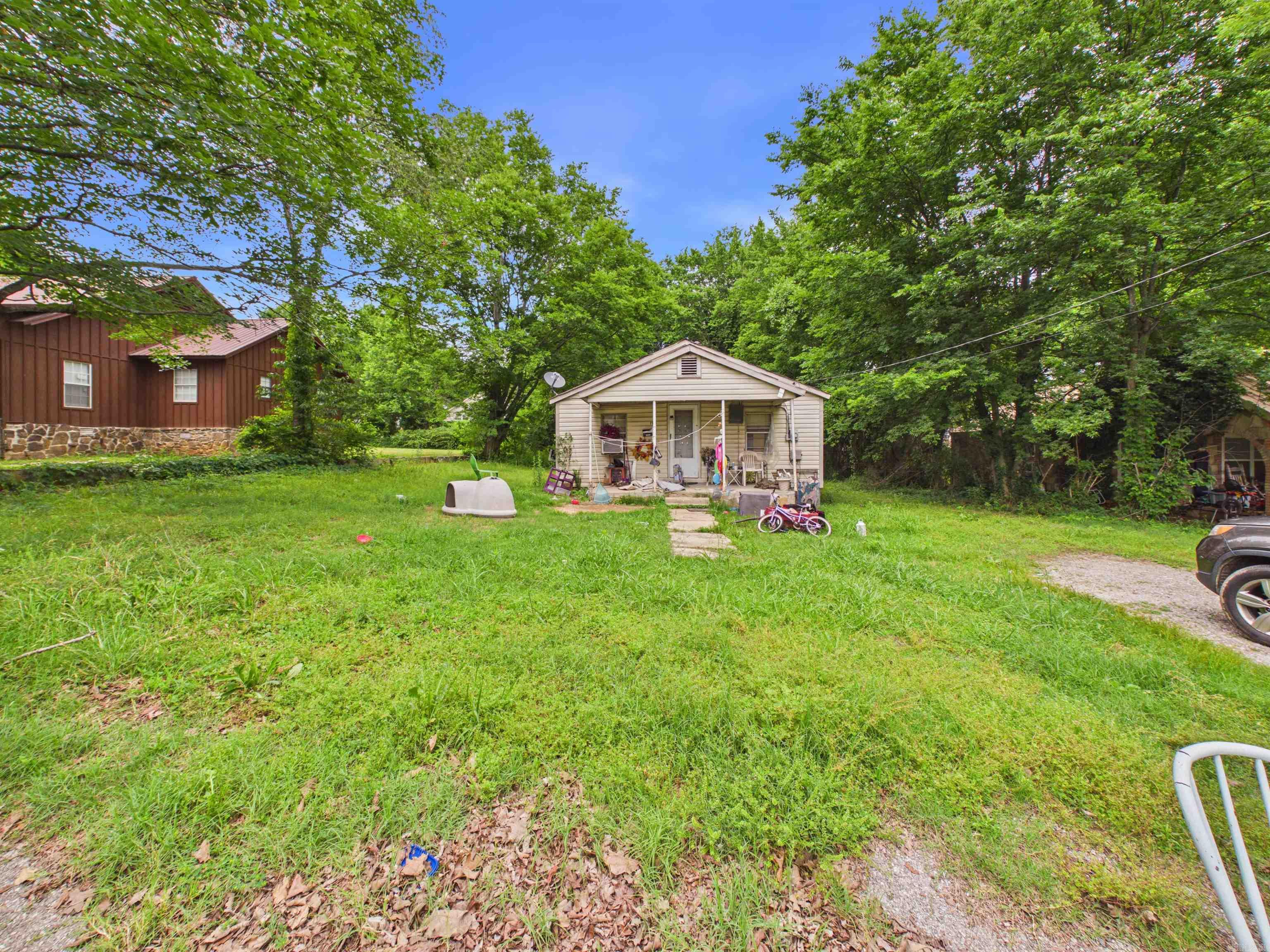 190 W Mark Street Property Photo 1