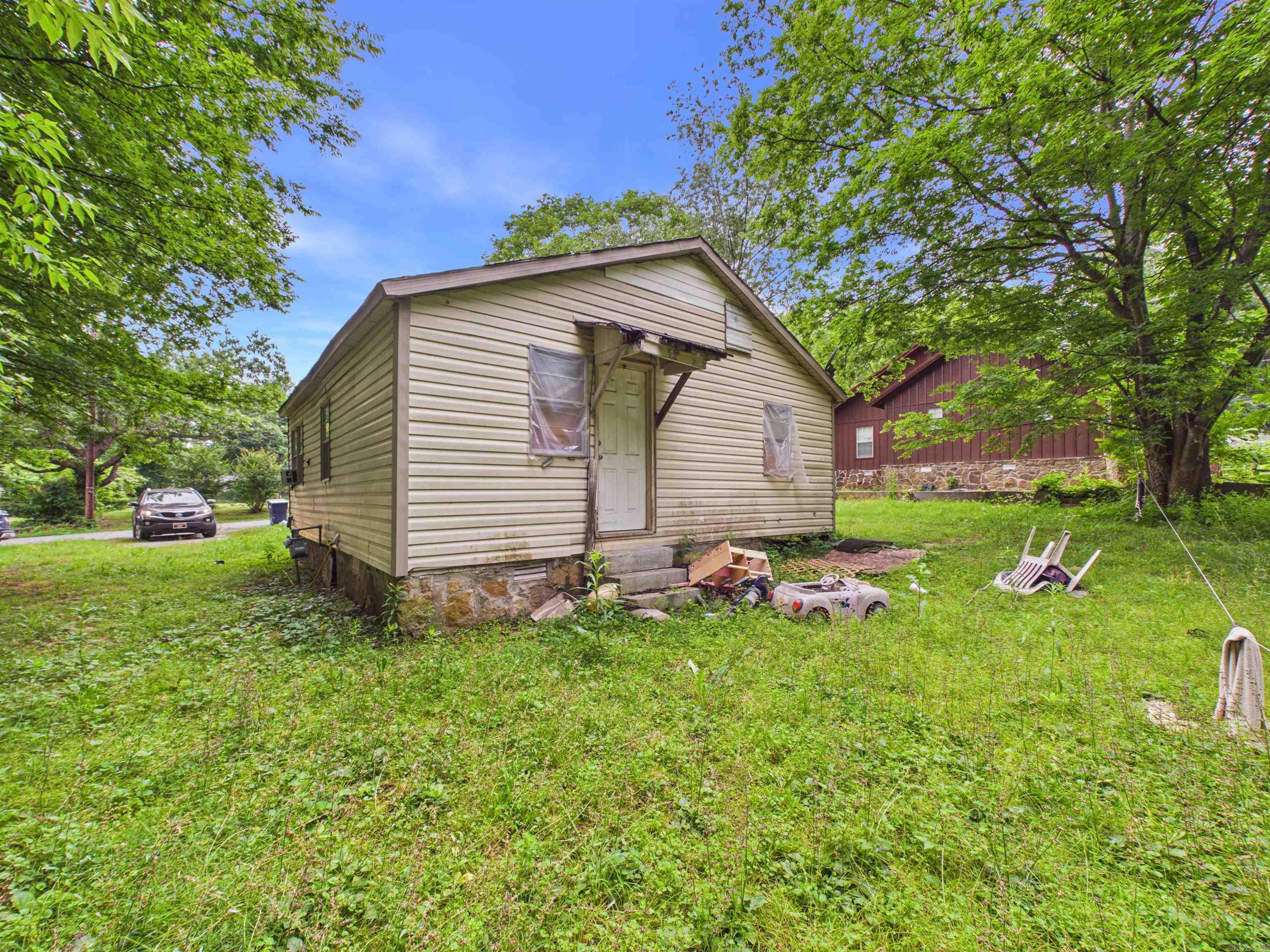 190 W Mark Street Property Photo 3