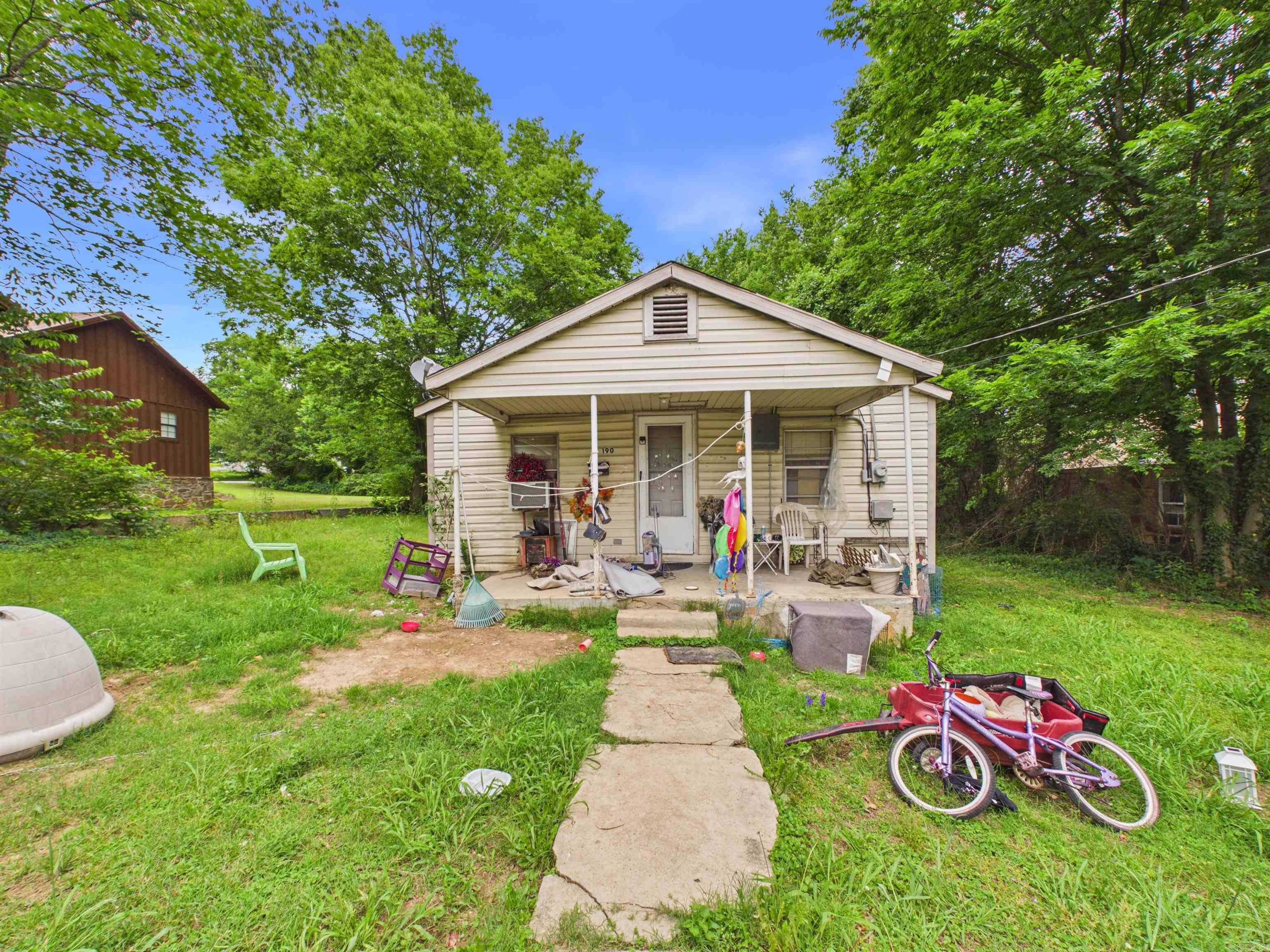 190 W Mark Street Property Photo 5