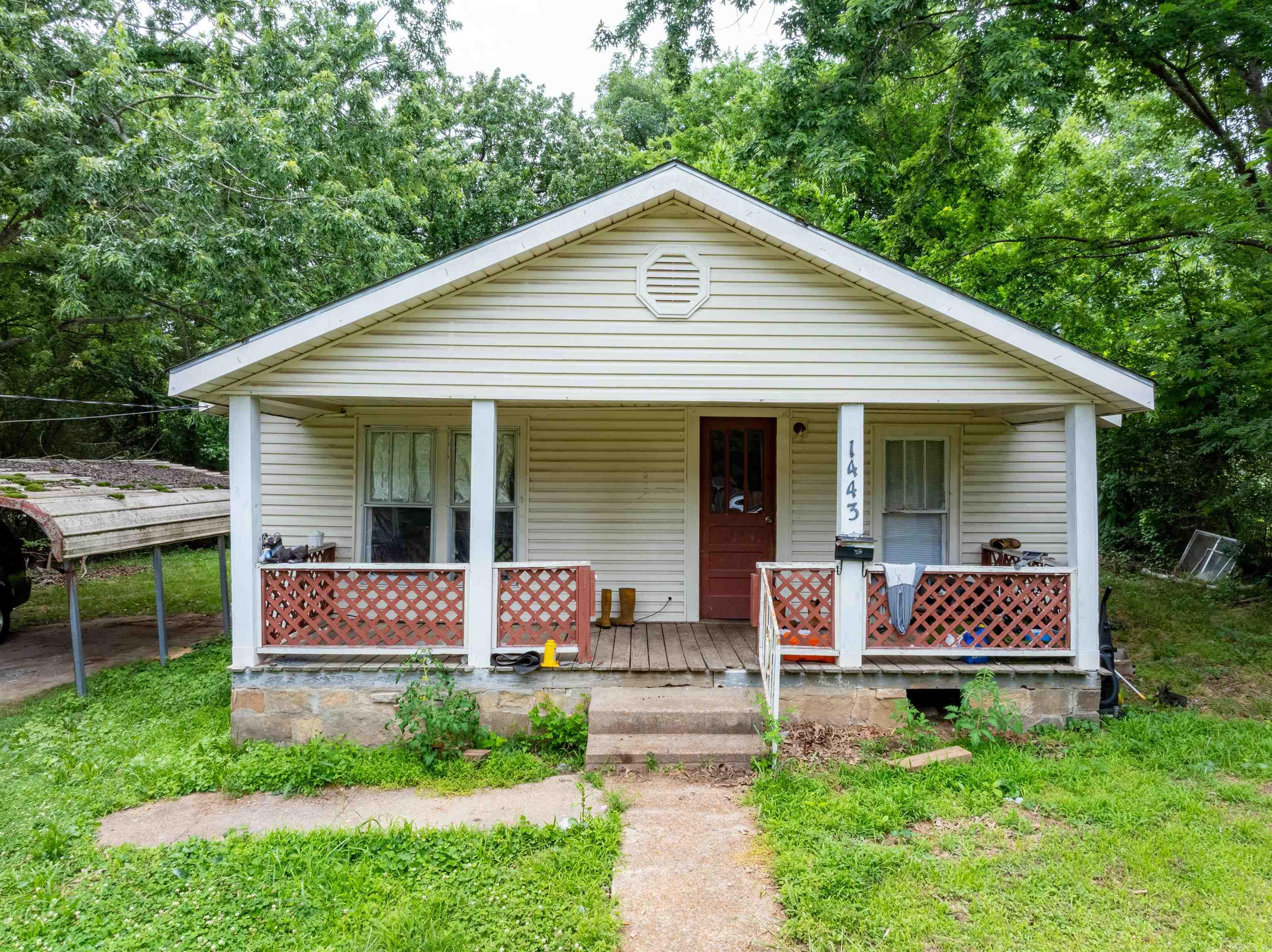 1443 N Heights Avenue Property Photo 2