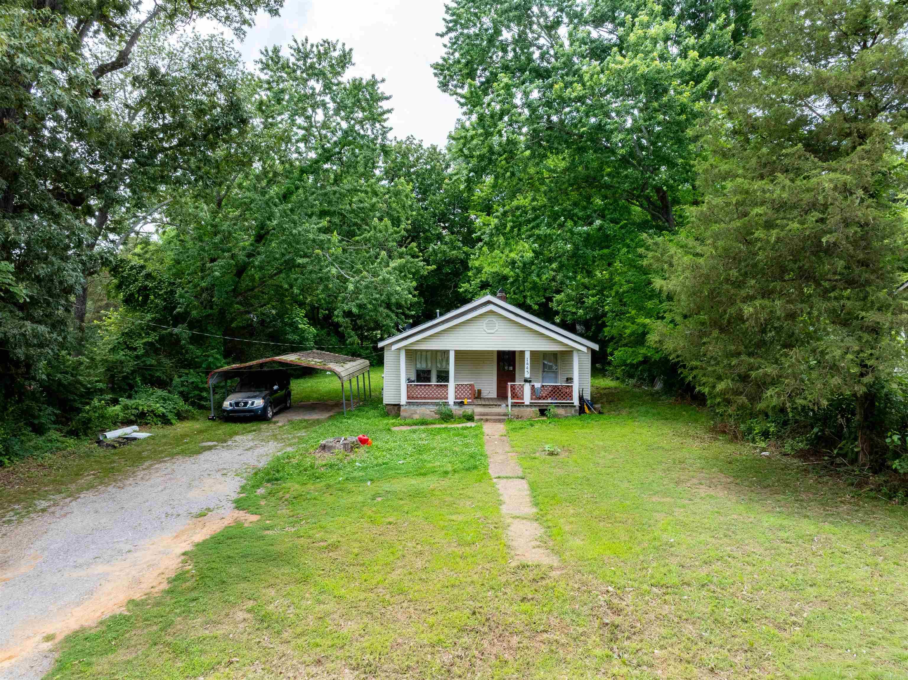 1443 N Heights Avenue Property Photo 3