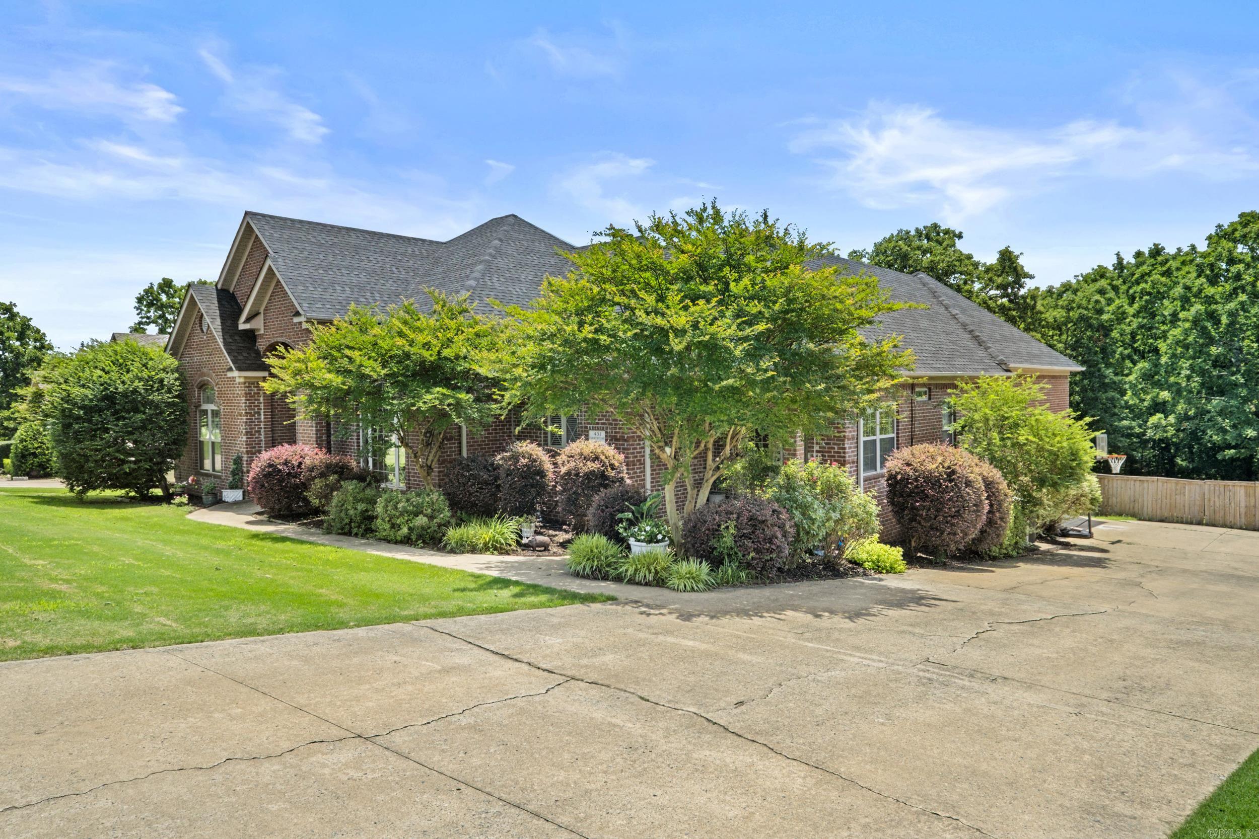 401 Greystone Boulevard Property Photo 3