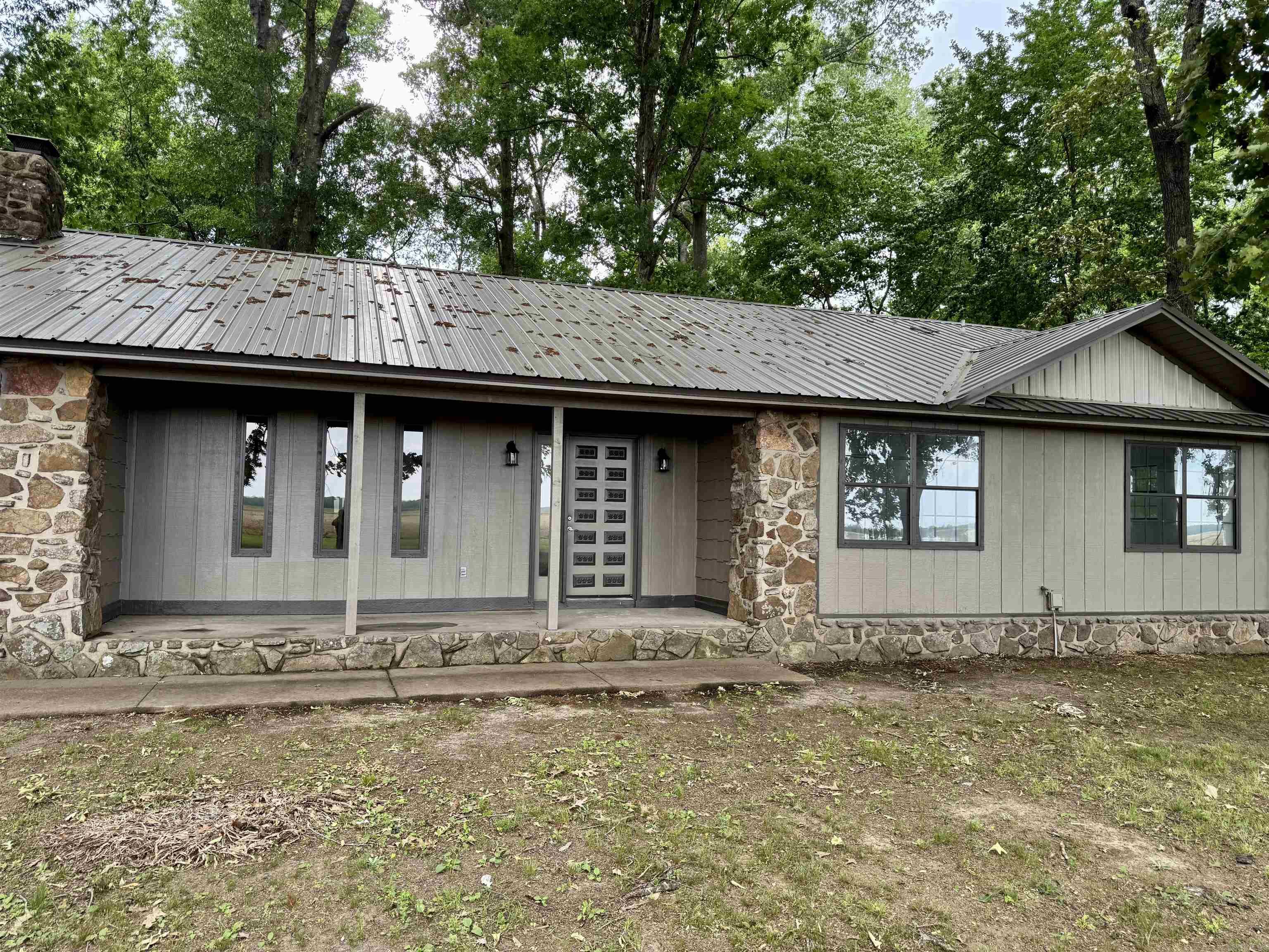 411 Senko Rd Property Photo 2