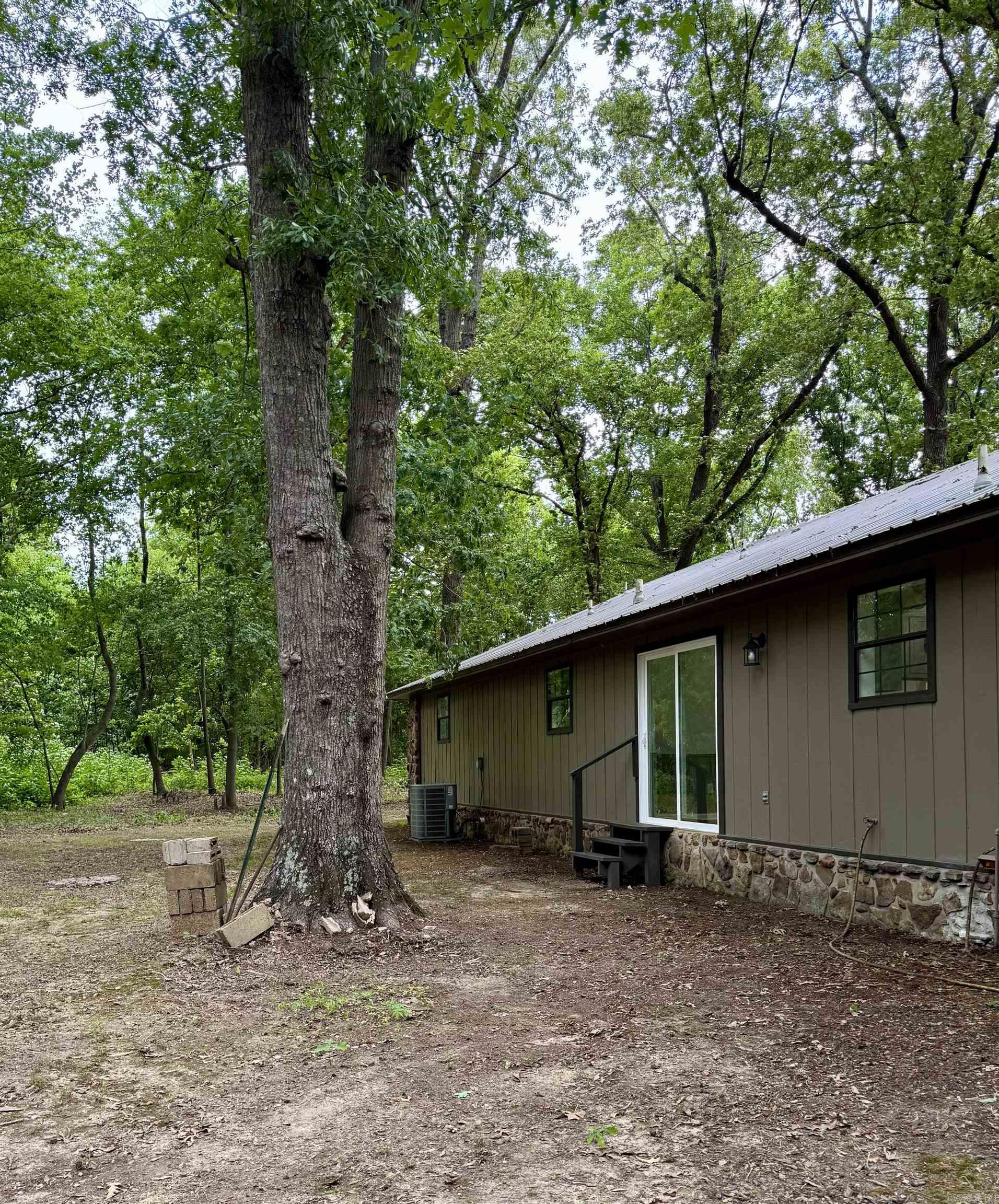 411 Senko Rd Property Photo 4
