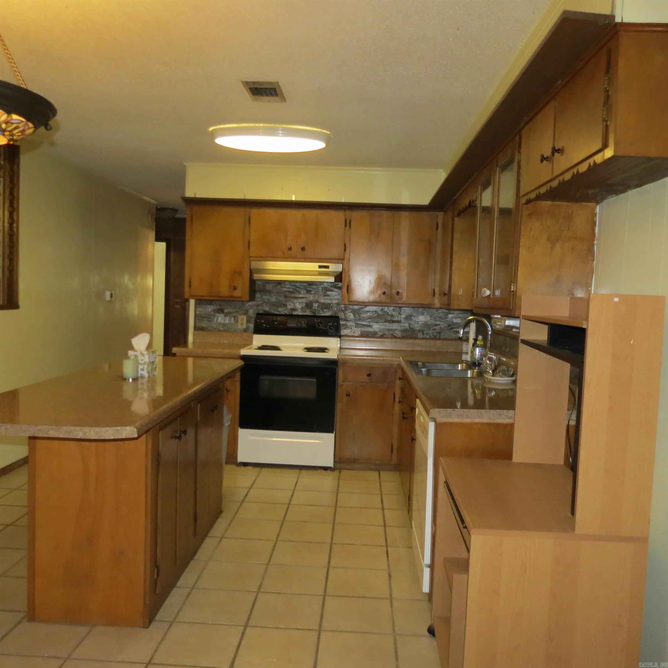 2000 Center Street Property Photo 12