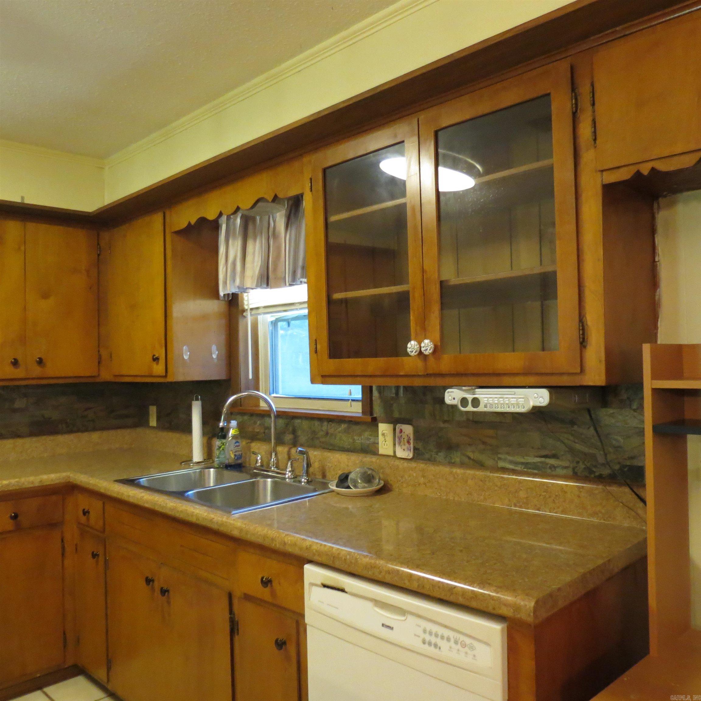 2000 Center Street Property Photo 13