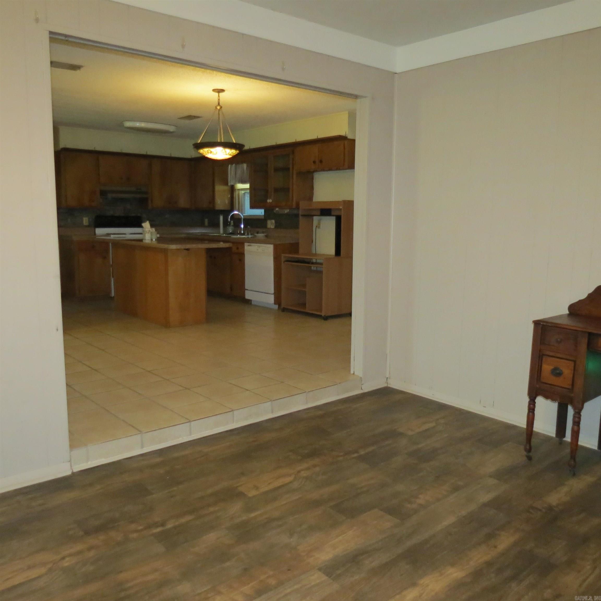 2000 Center Street Property Photo 16