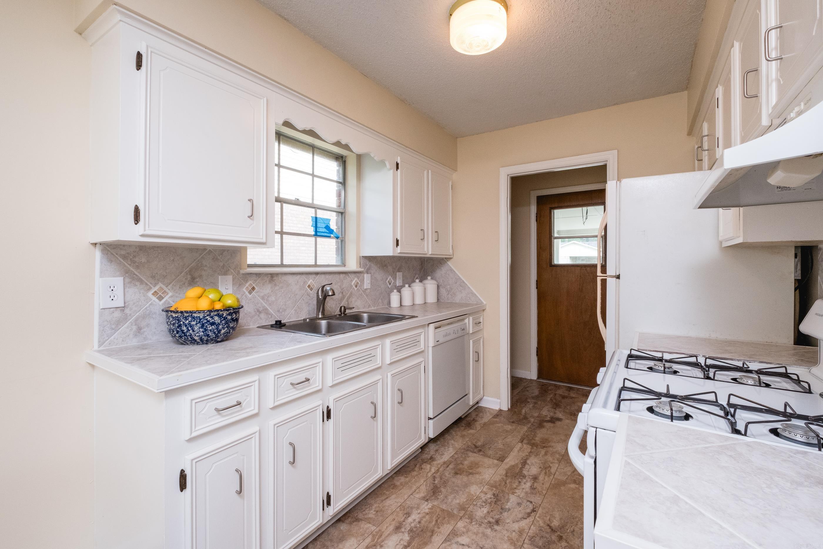 2215 Justus Loop Property Photo 14