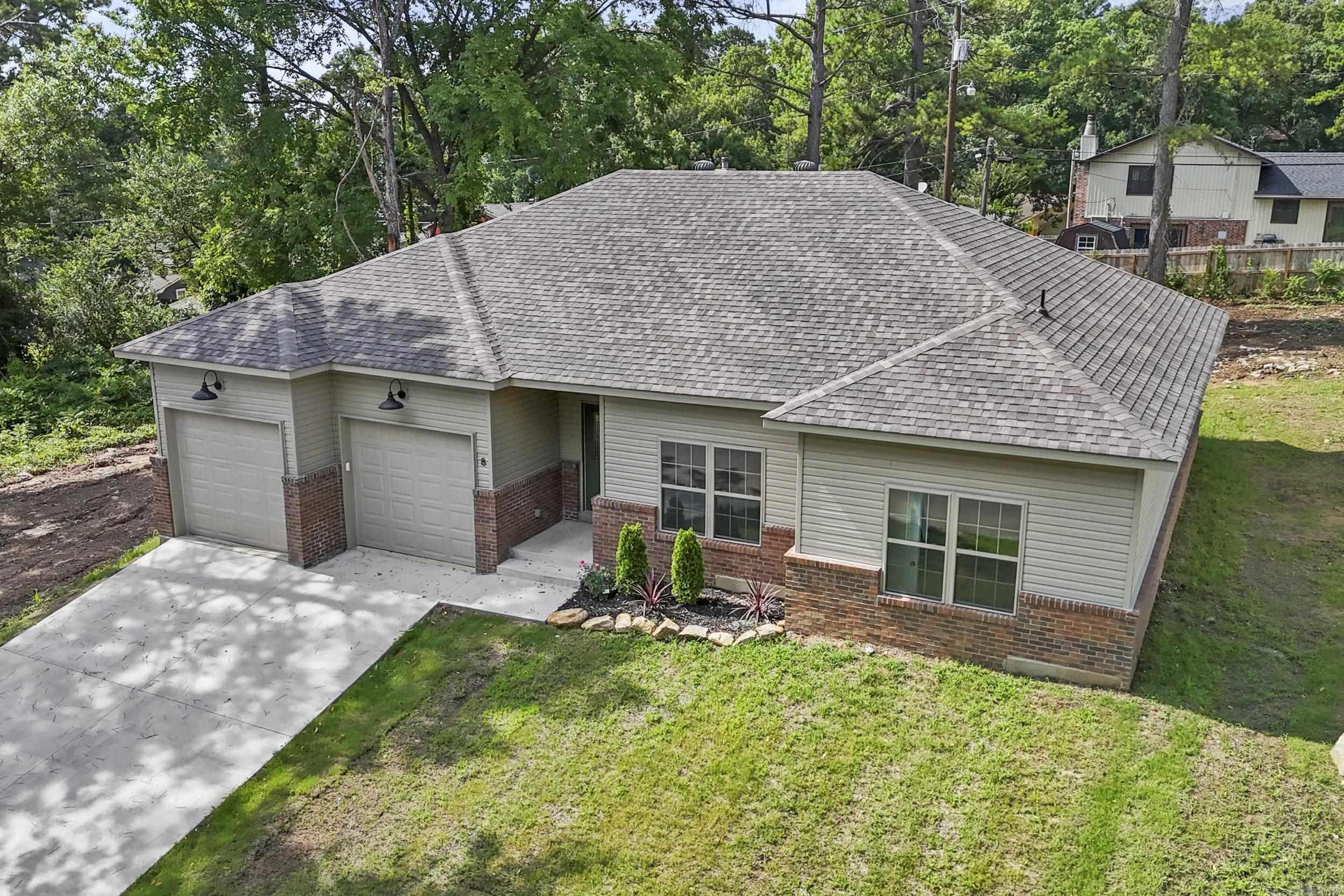 8 Lita Lane Property Photo 4