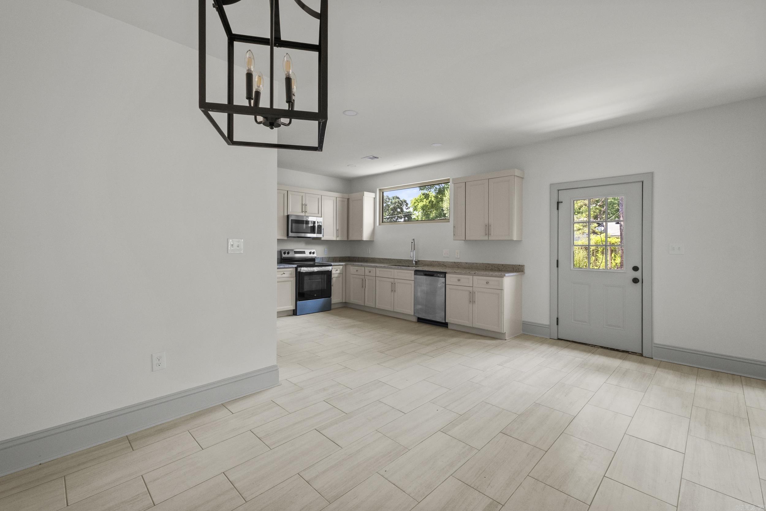 8 Lita Lane Property Photo 16