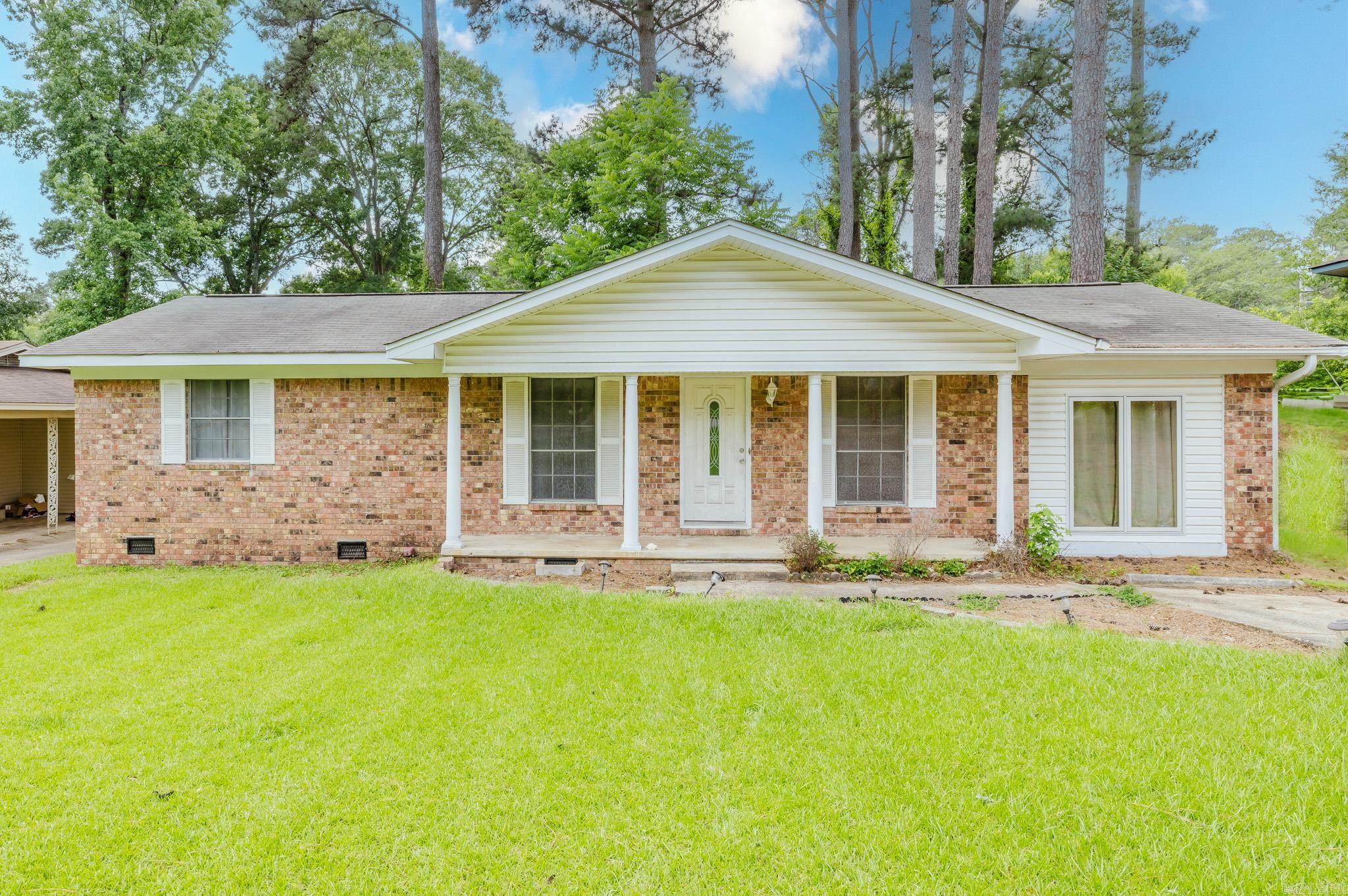 614 HOUSTON Property Photo 1