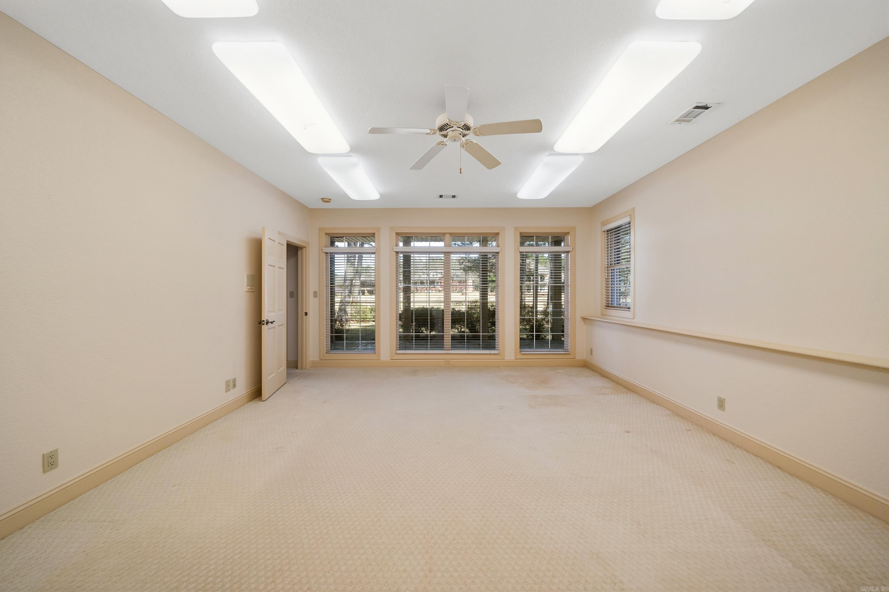 12 Loyola Ln Property Photo 33