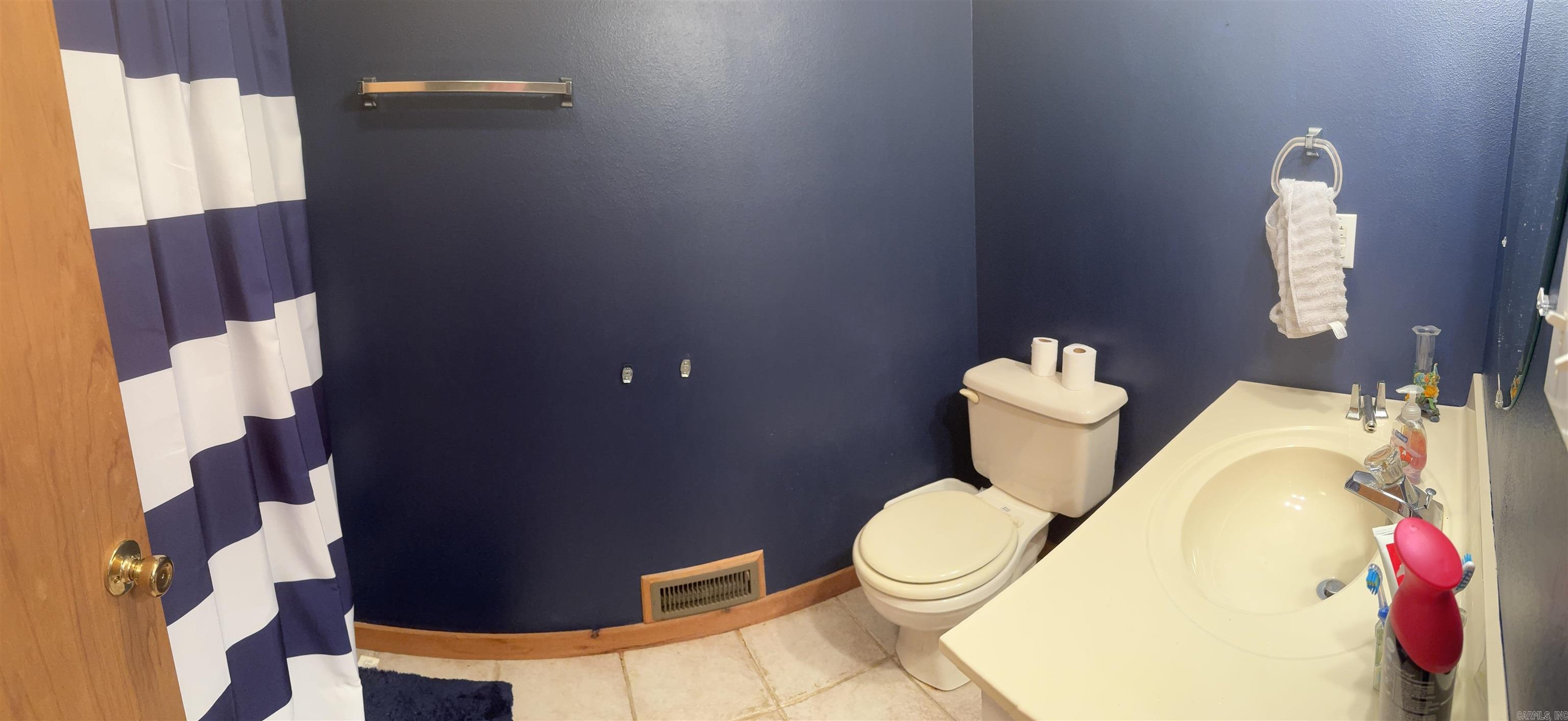98 Lakeside Drive Property Photo 27
