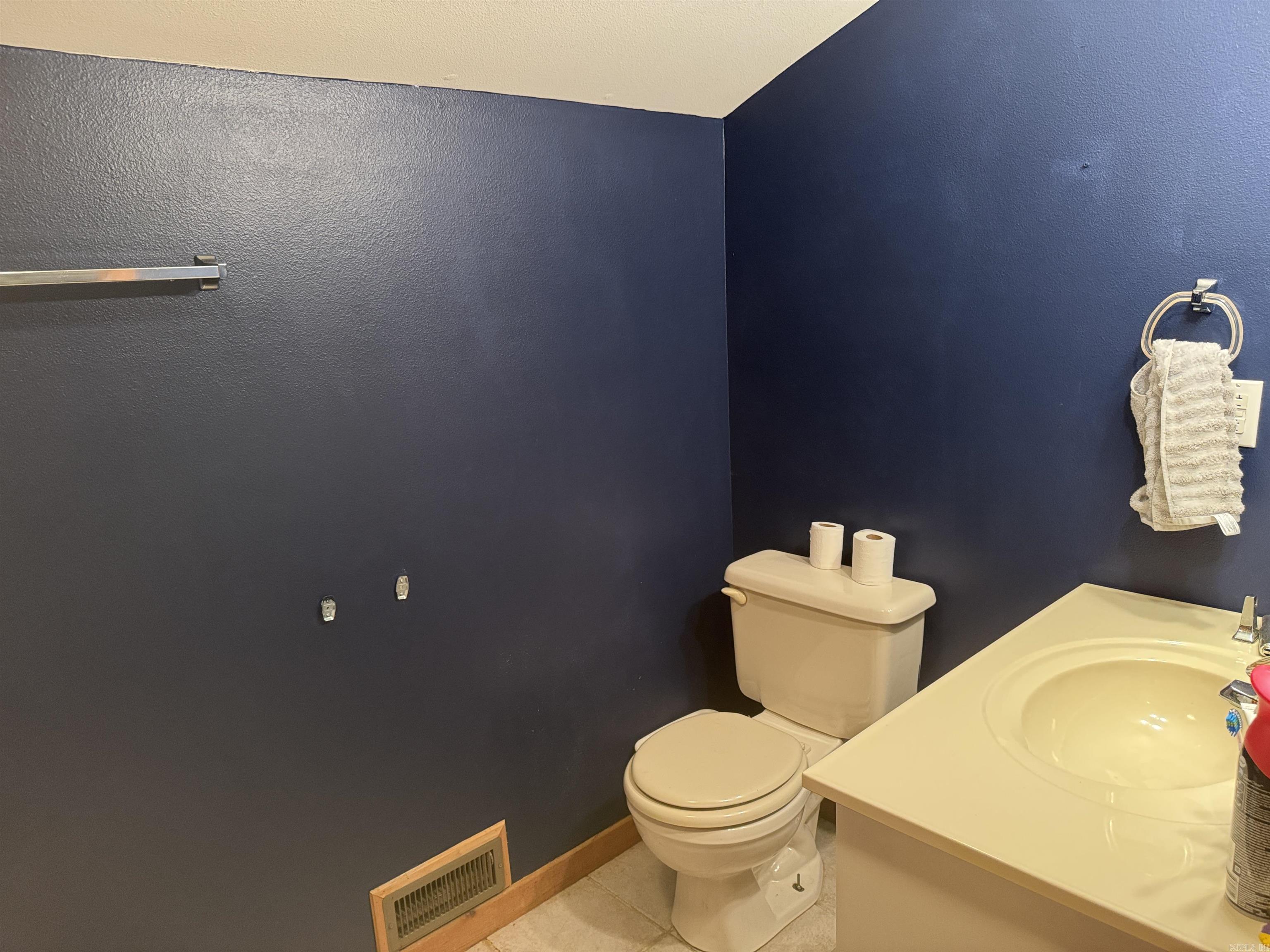 98 Lakeside Drive Property Photo 28