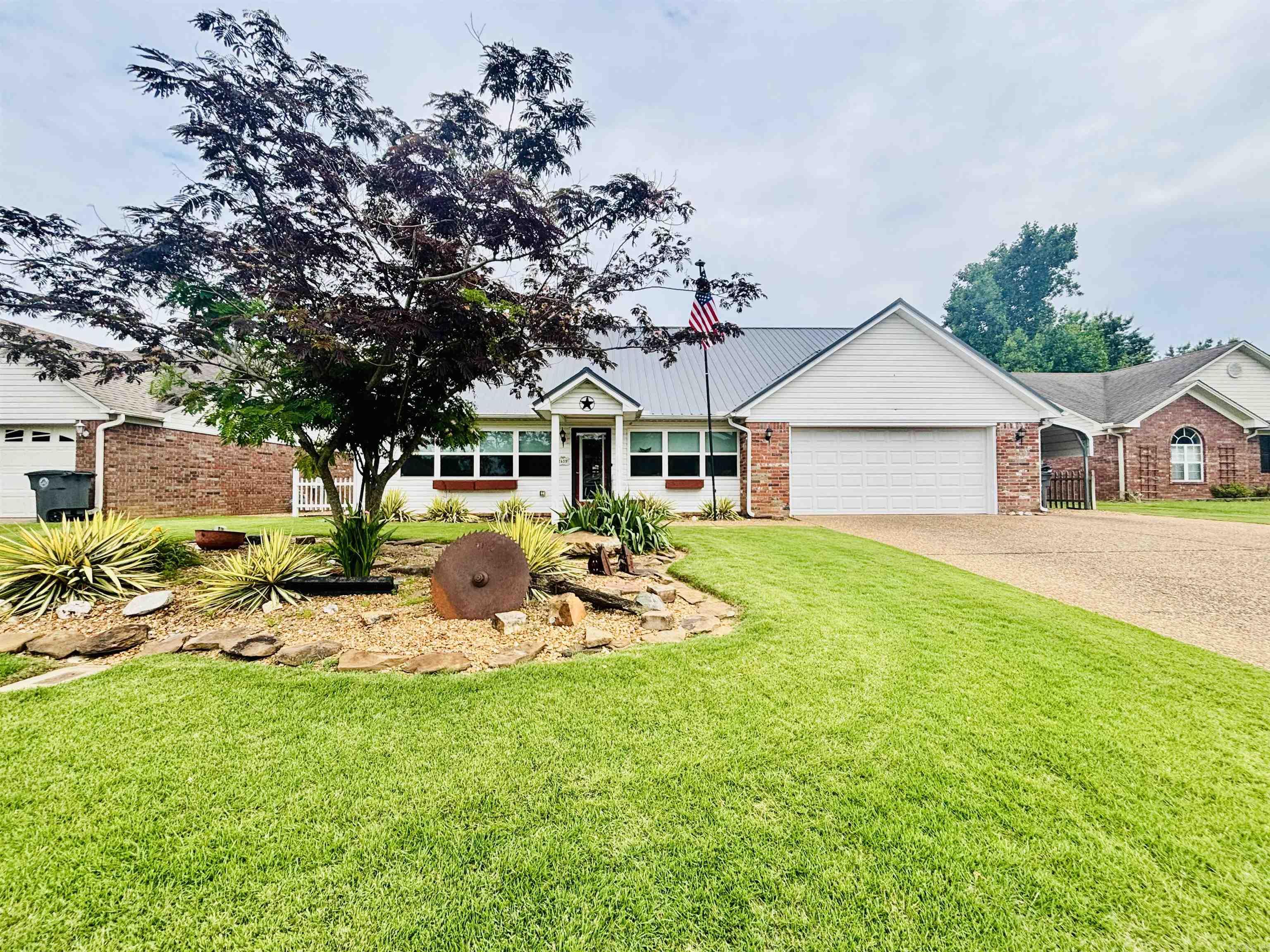 2409 Normandy Lane Property Photo 1