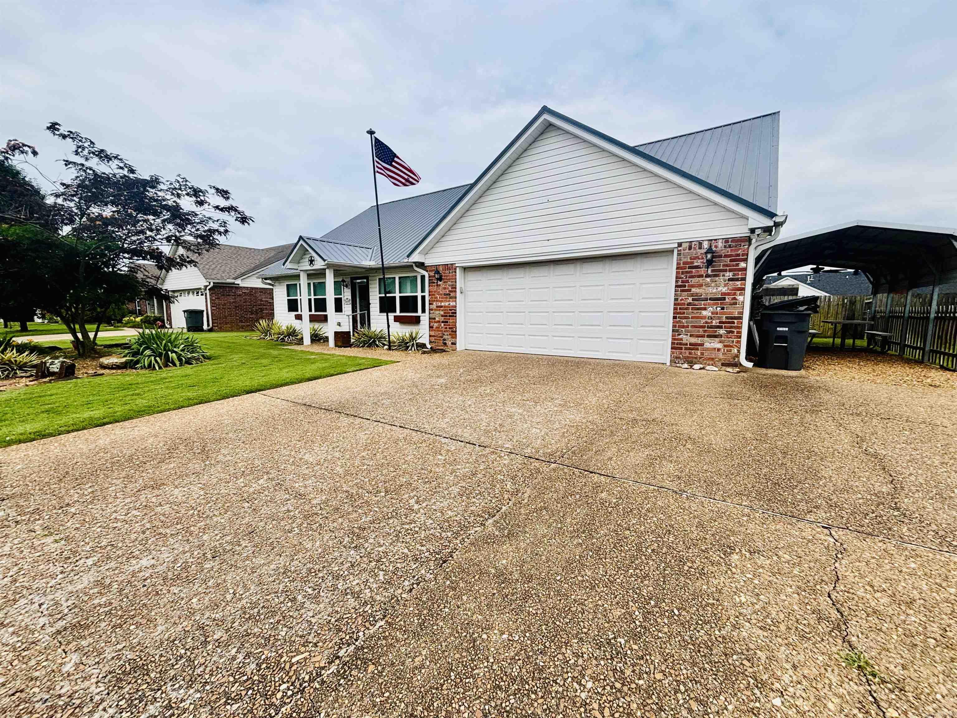 2409 Normandy Lane Property Photo 3