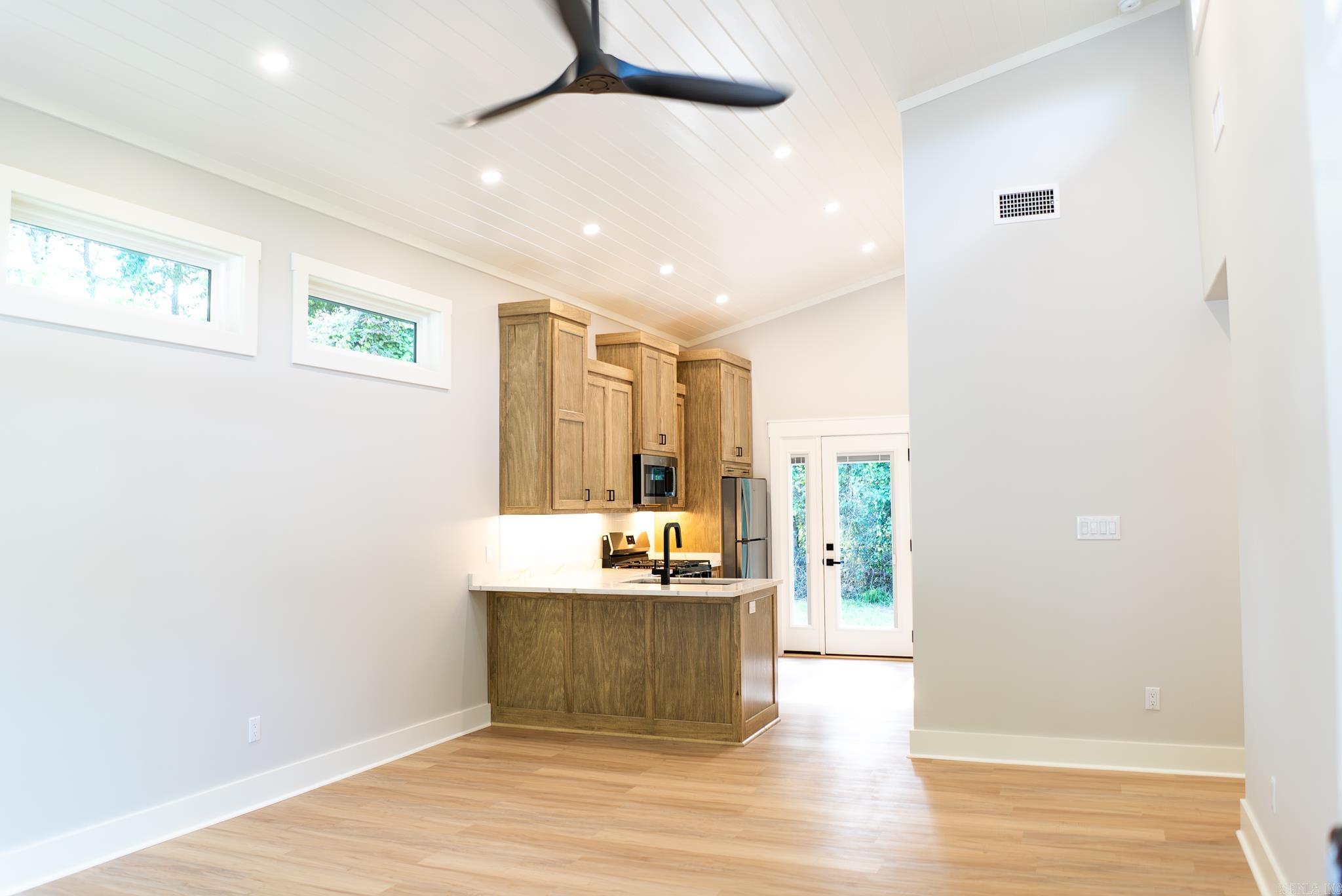 823 Chester Street Property Photo 6