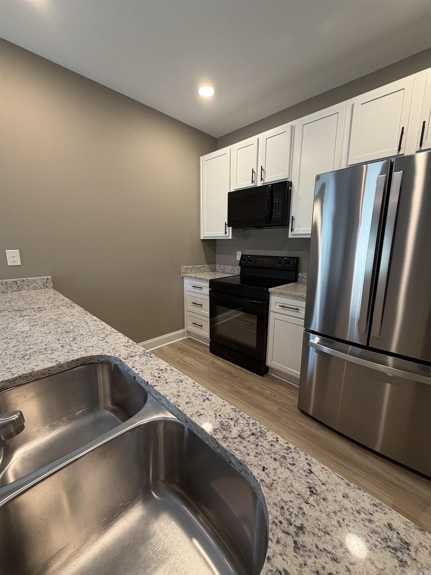 413 & 415 E Center St Property Photo 6