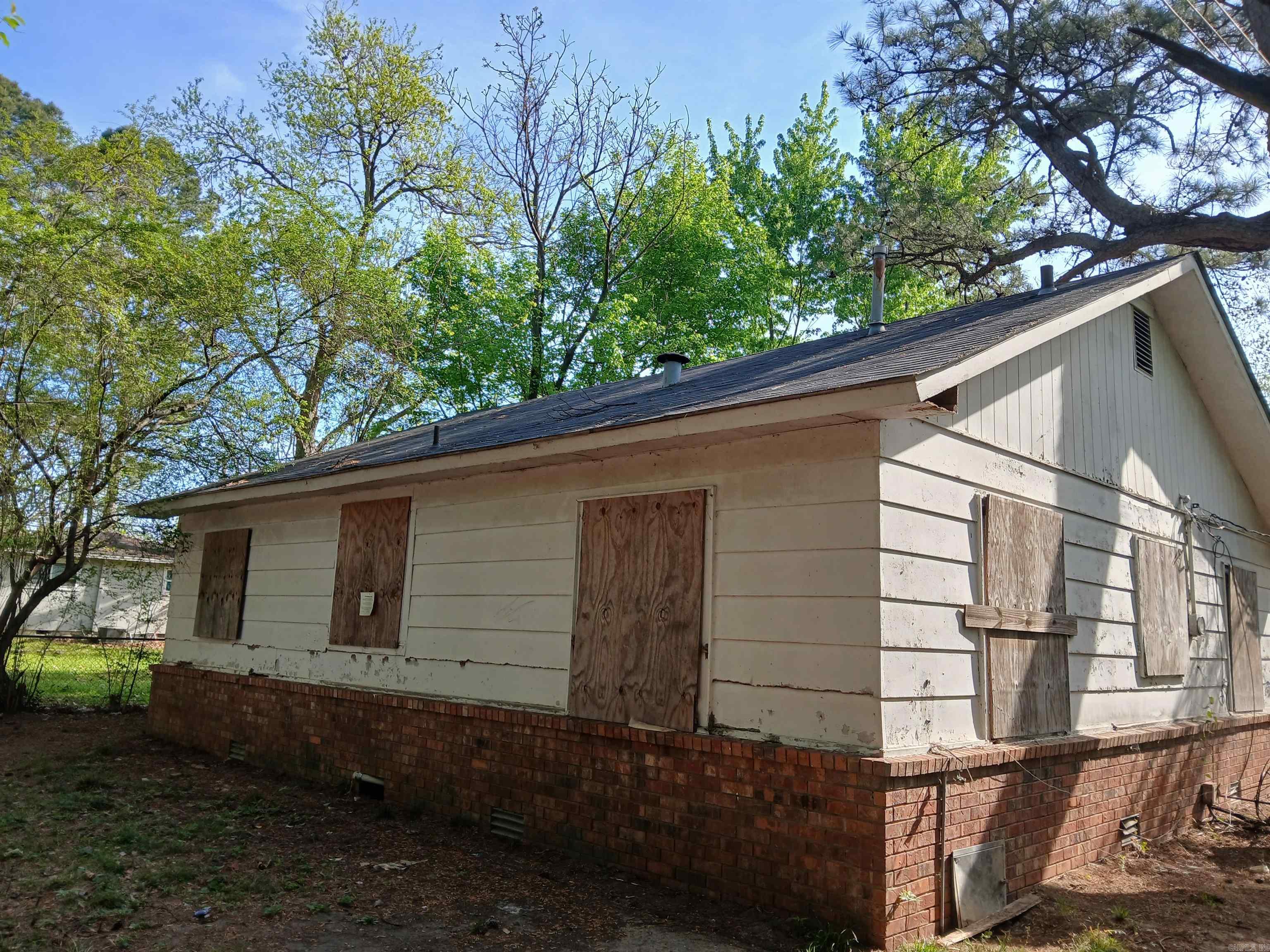 305 S College St Property Photo 2