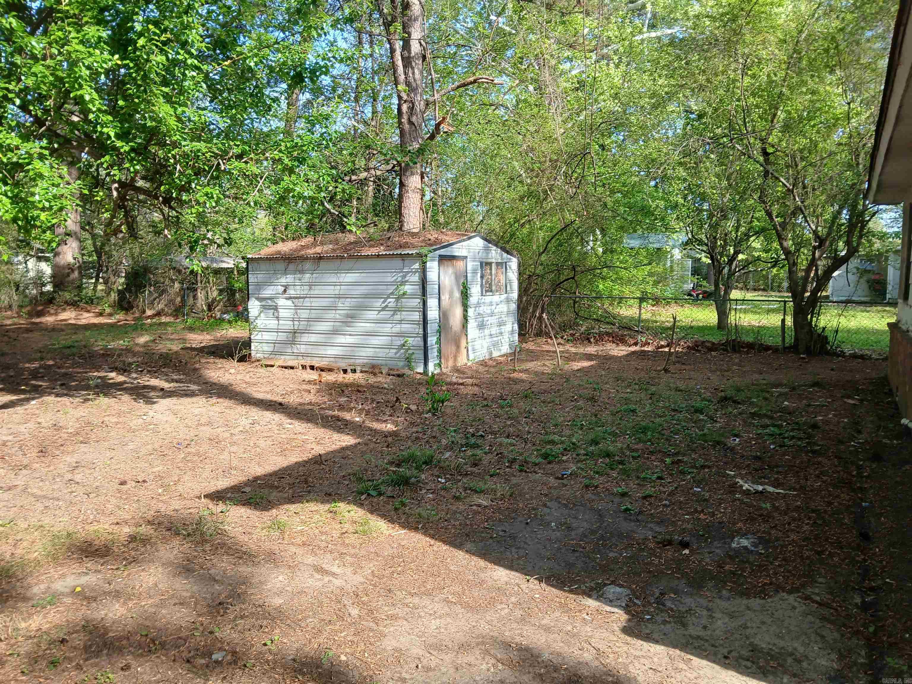 305 S College St Property Photo 3