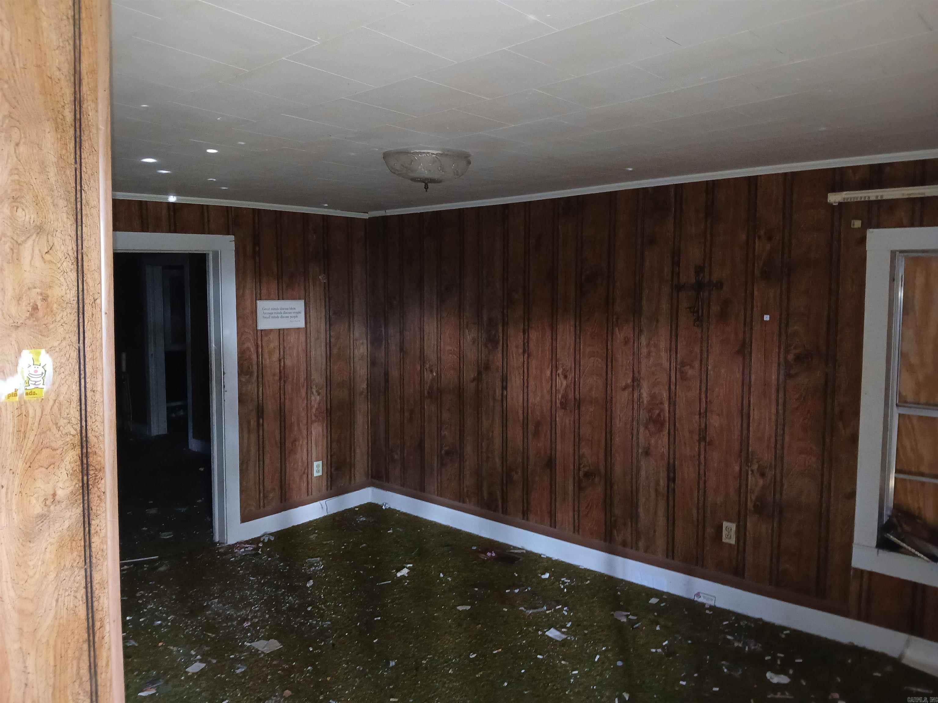 305 S College St Property Photo 4