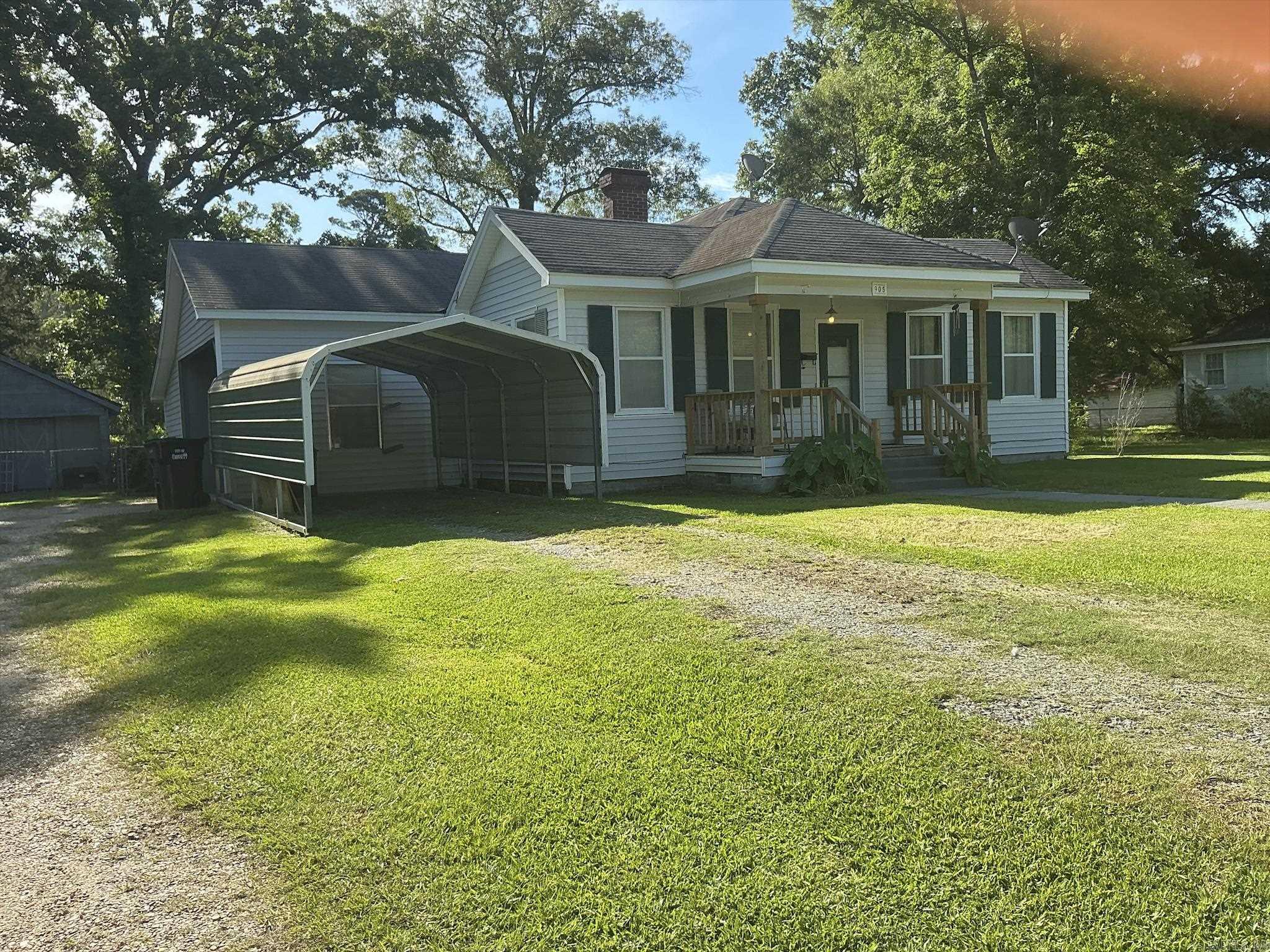905 Oak Street Property Photo 2