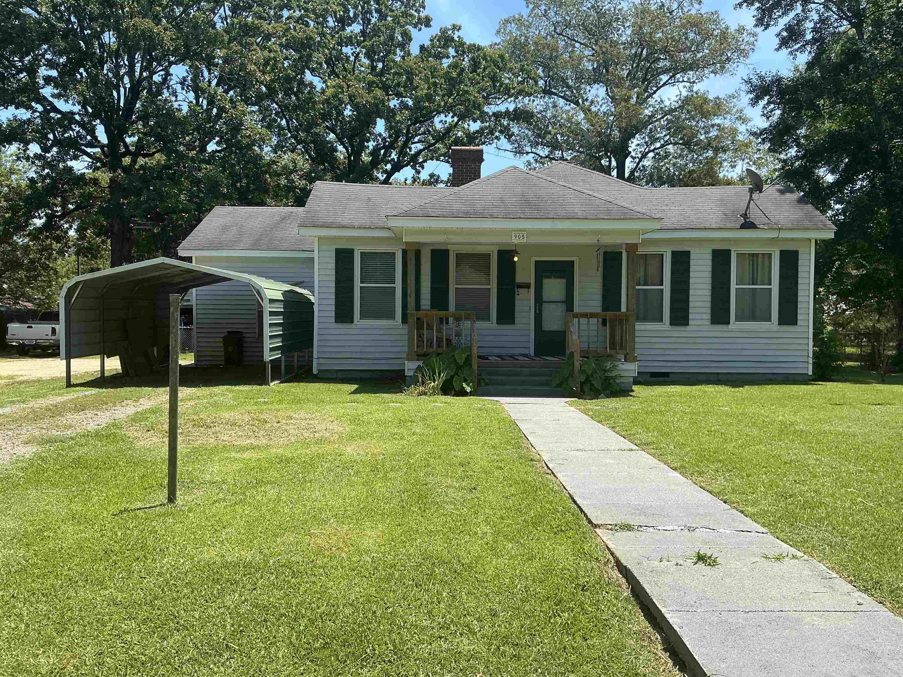 905 Oak Street Property Photo 3