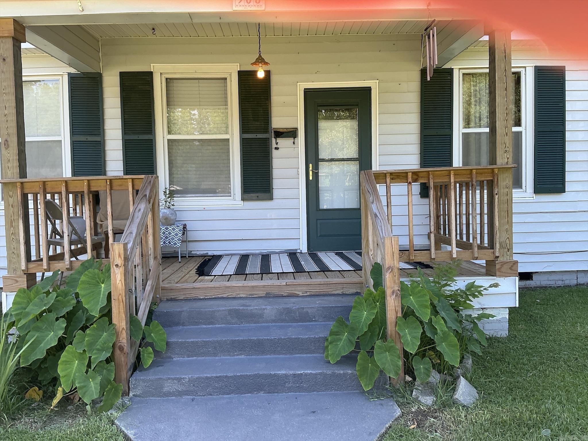 905 Oak Street Property Photo 4