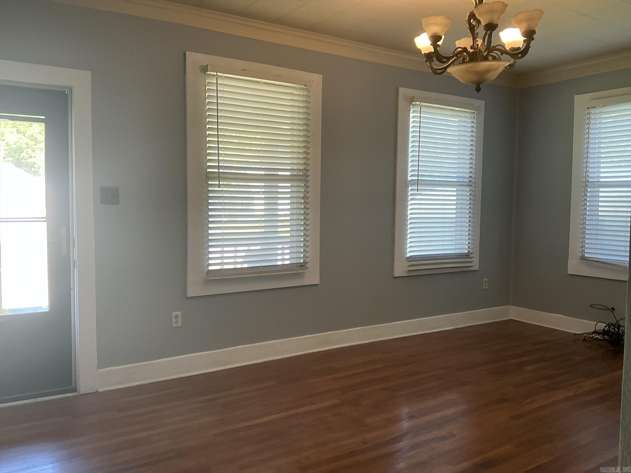 905 Oak Street Property Photo 5