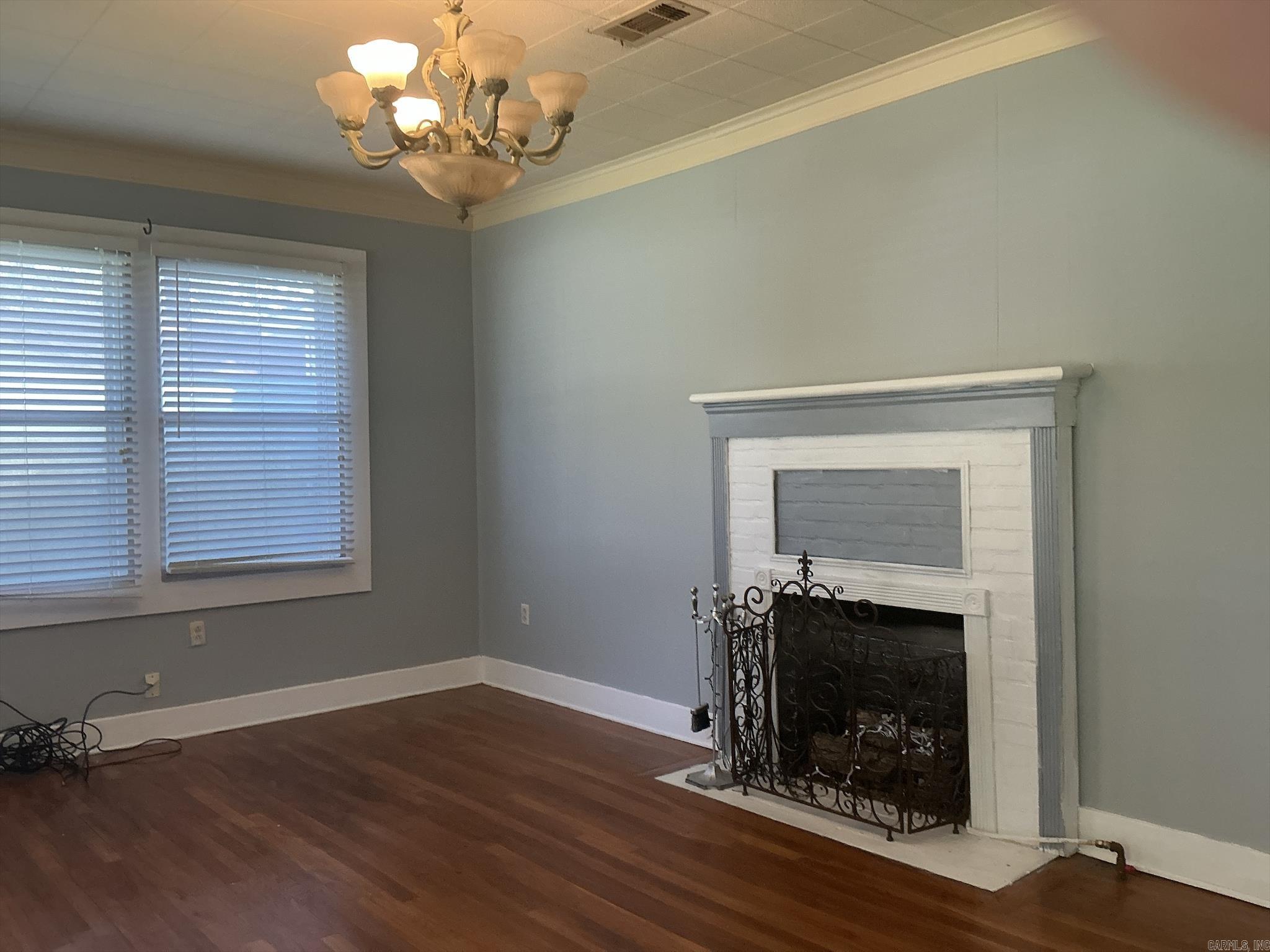 905 Oak Street Property Photo 6