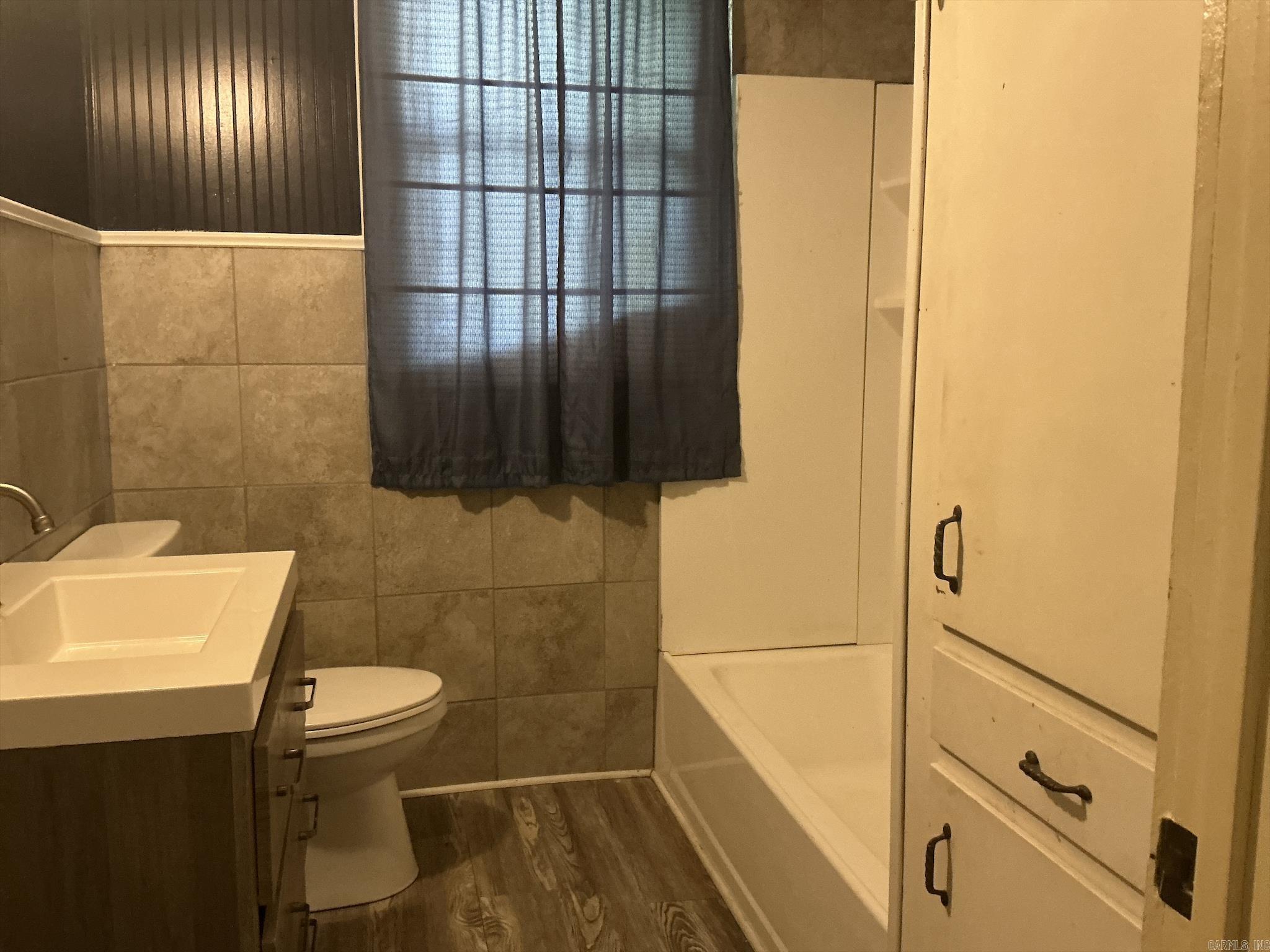905 Oak Street Property Photo 11