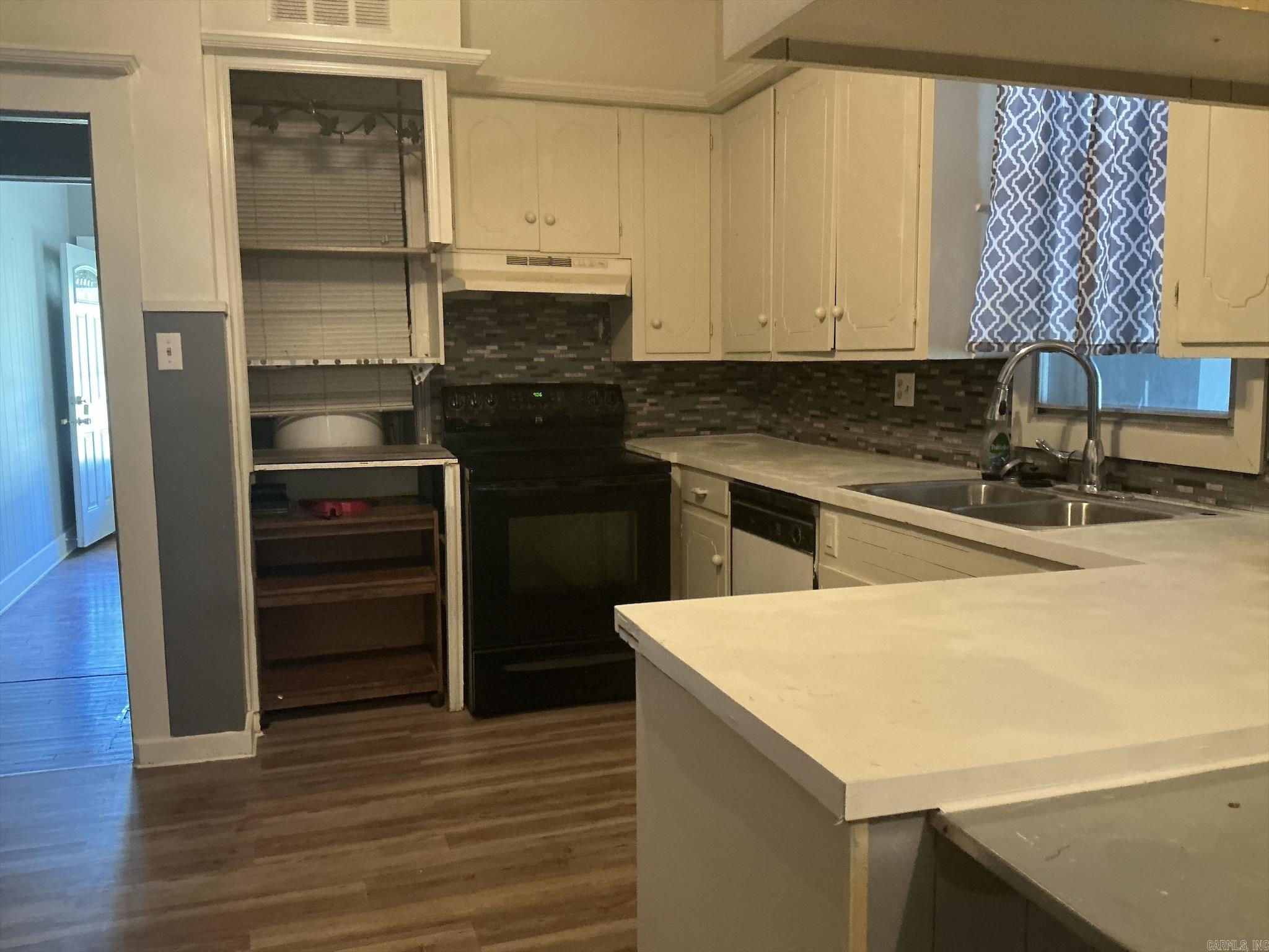 905 Oak Street Property Photo 16