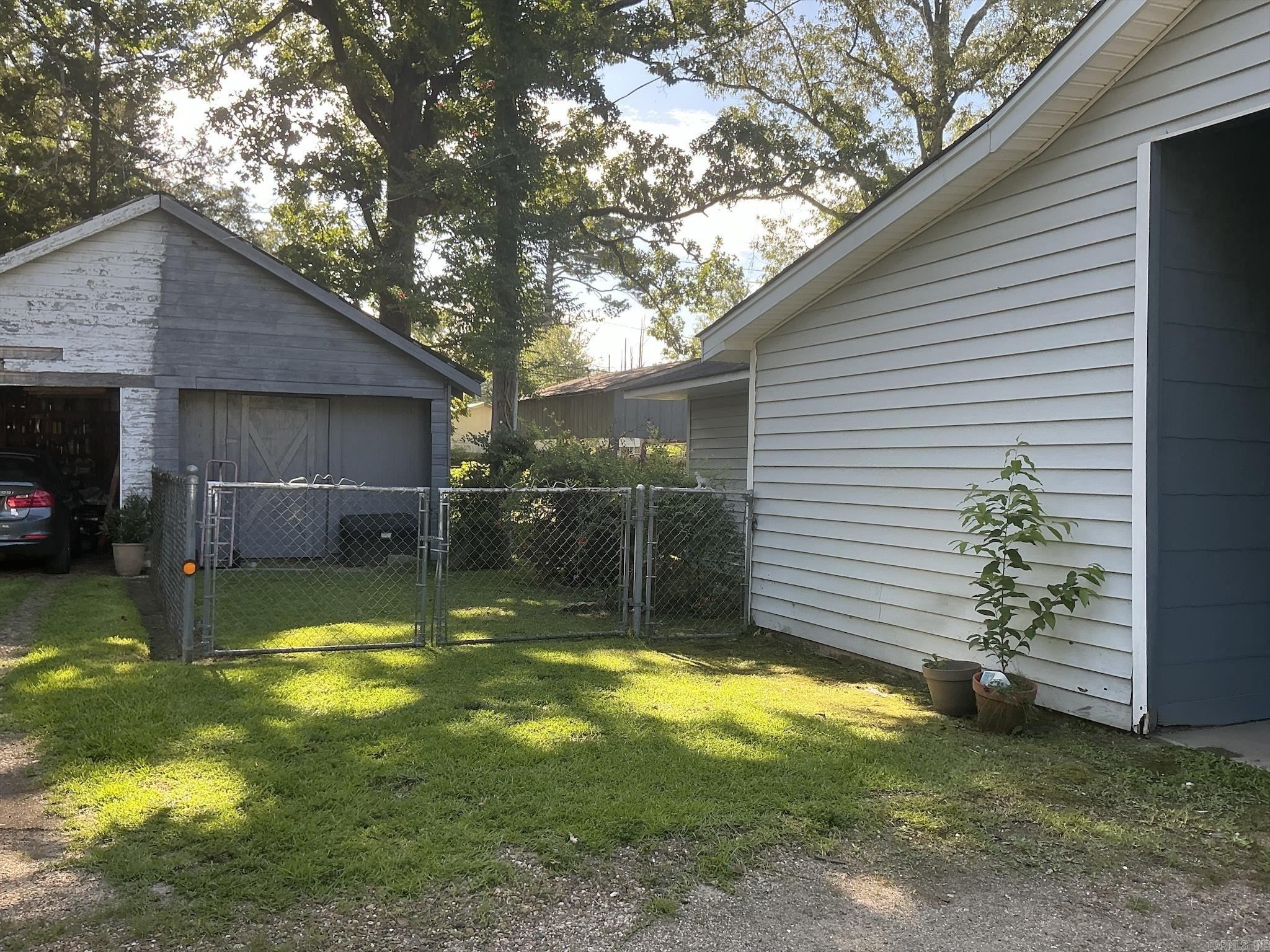 905 Oak Street Property Photo 37
