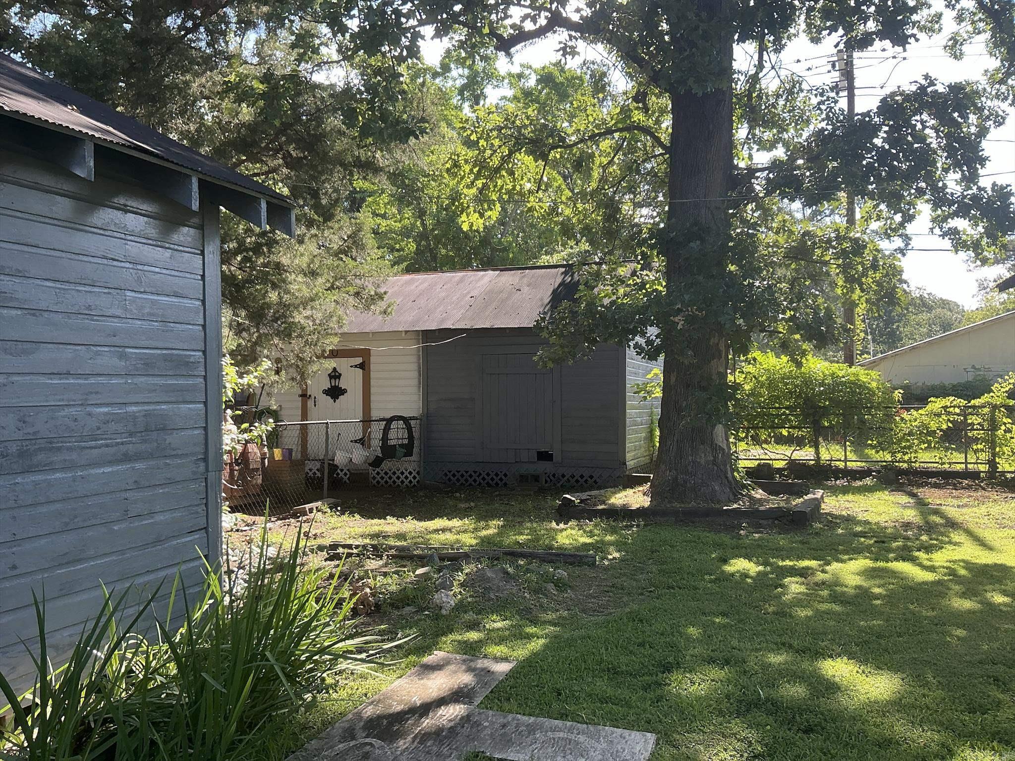 905 Oak Street Property Photo 38