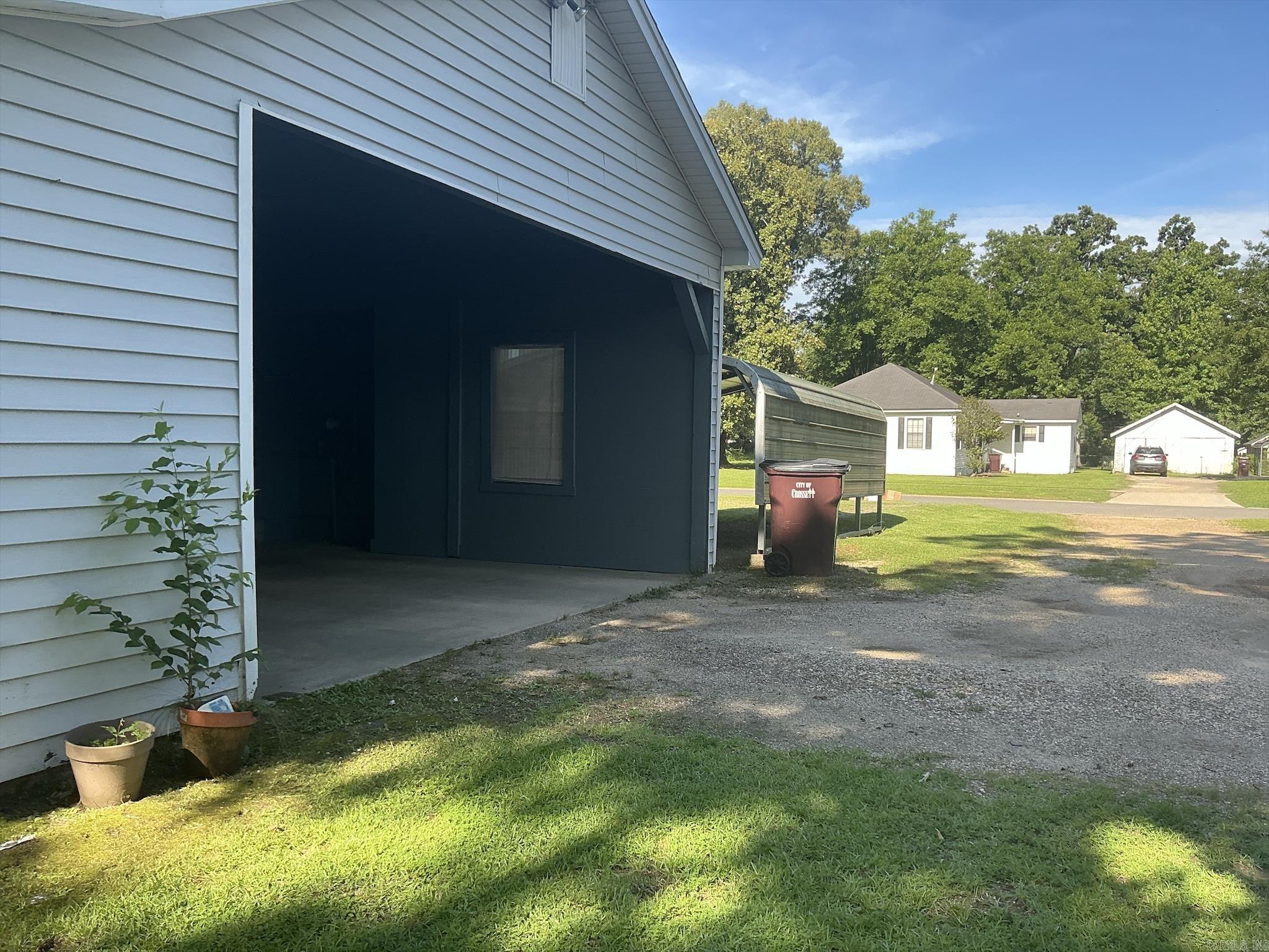 905 Oak Street Property Photo 44