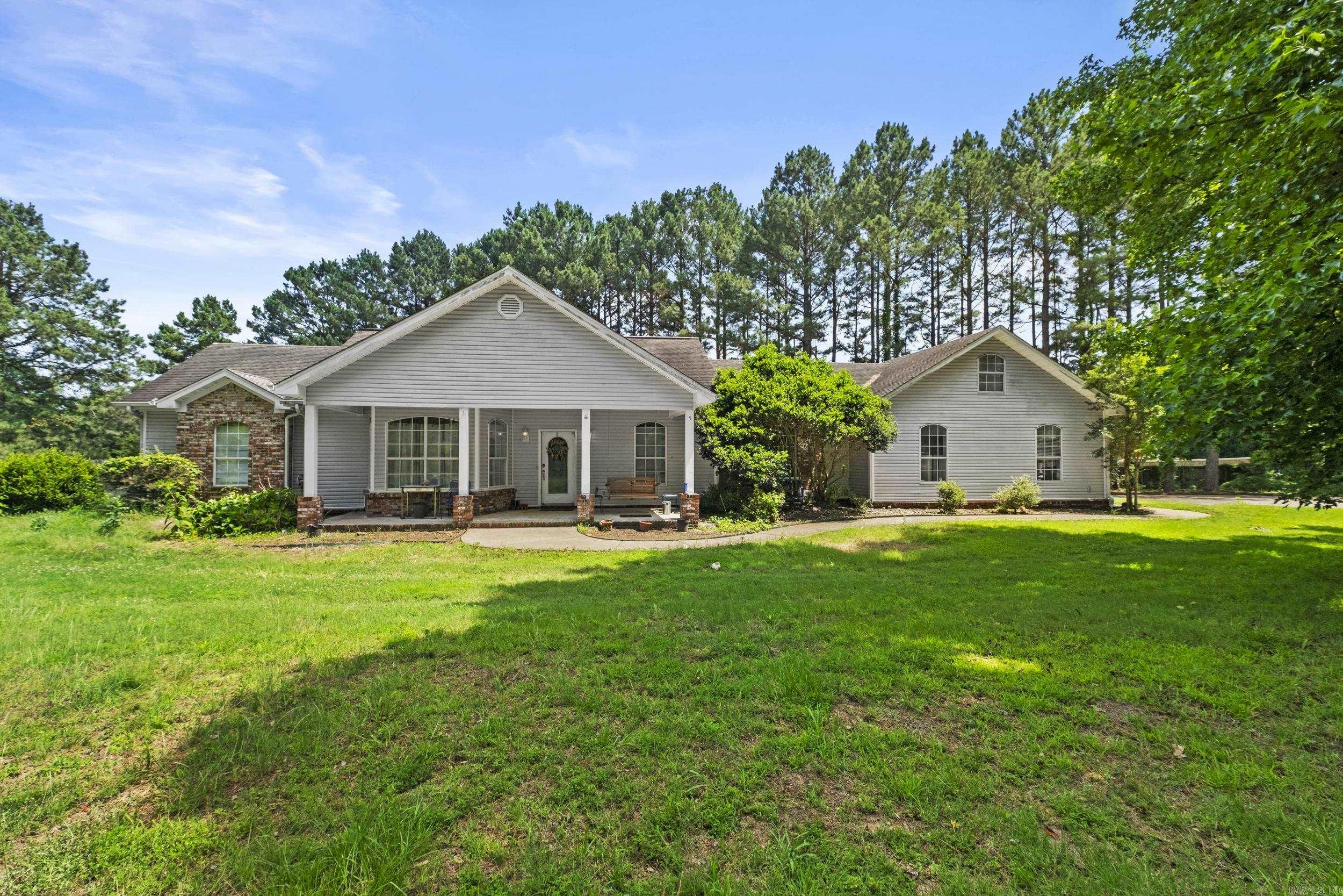 5 Williamsburg Drive Property Photo 1