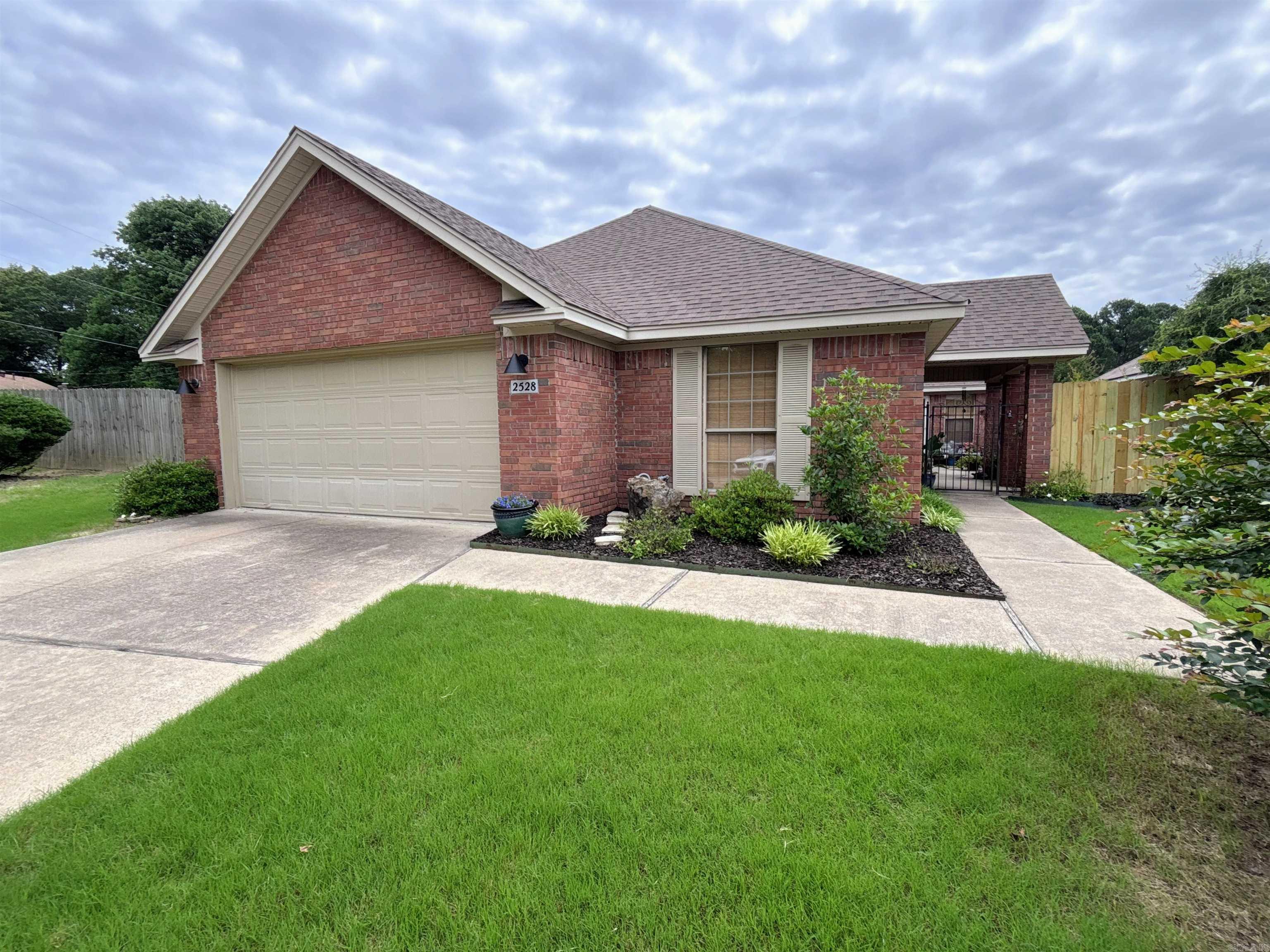 2528 Jasmine Drive Property Photo 1