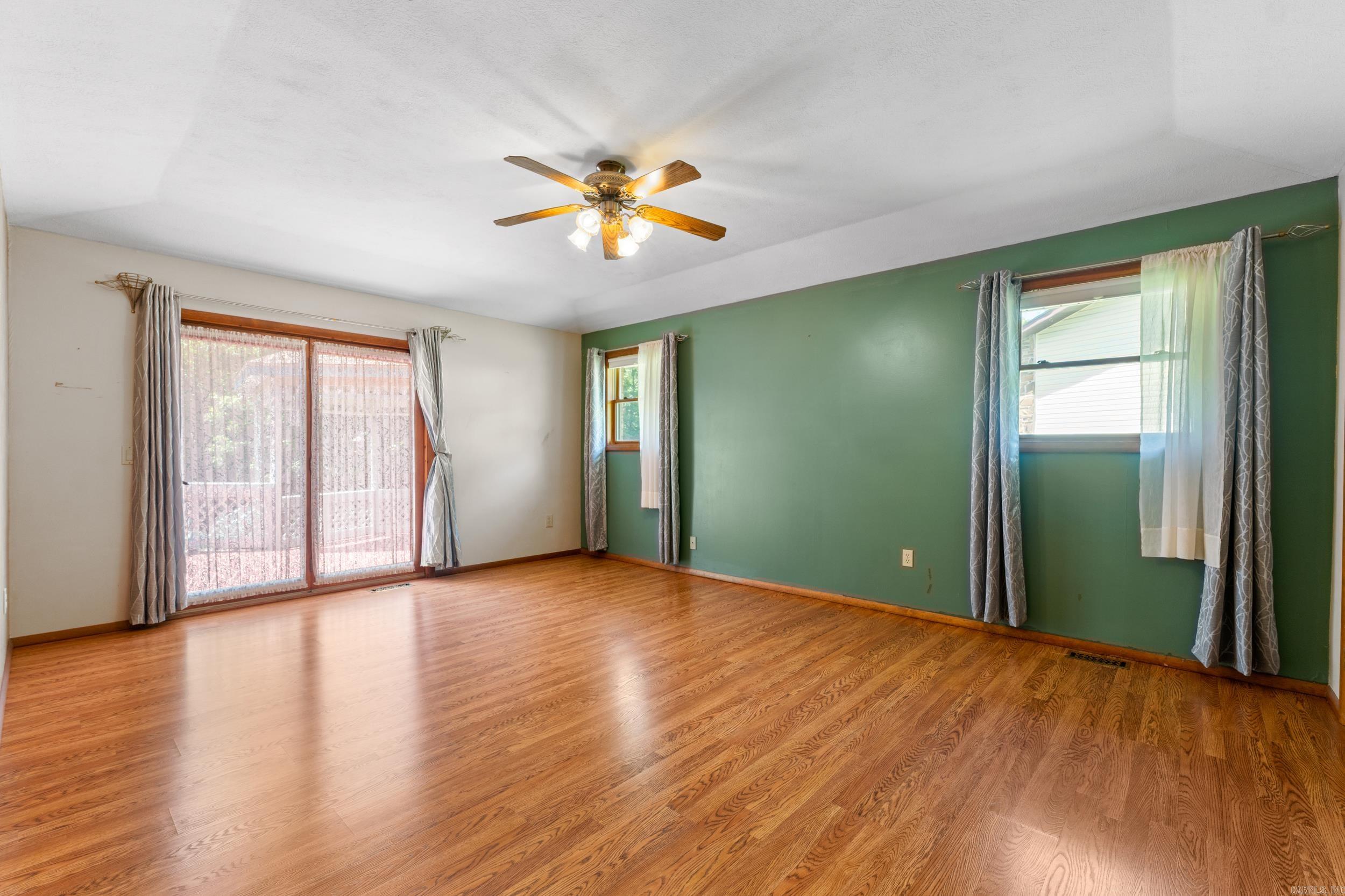 908 Baffy Drive Property Photo 15