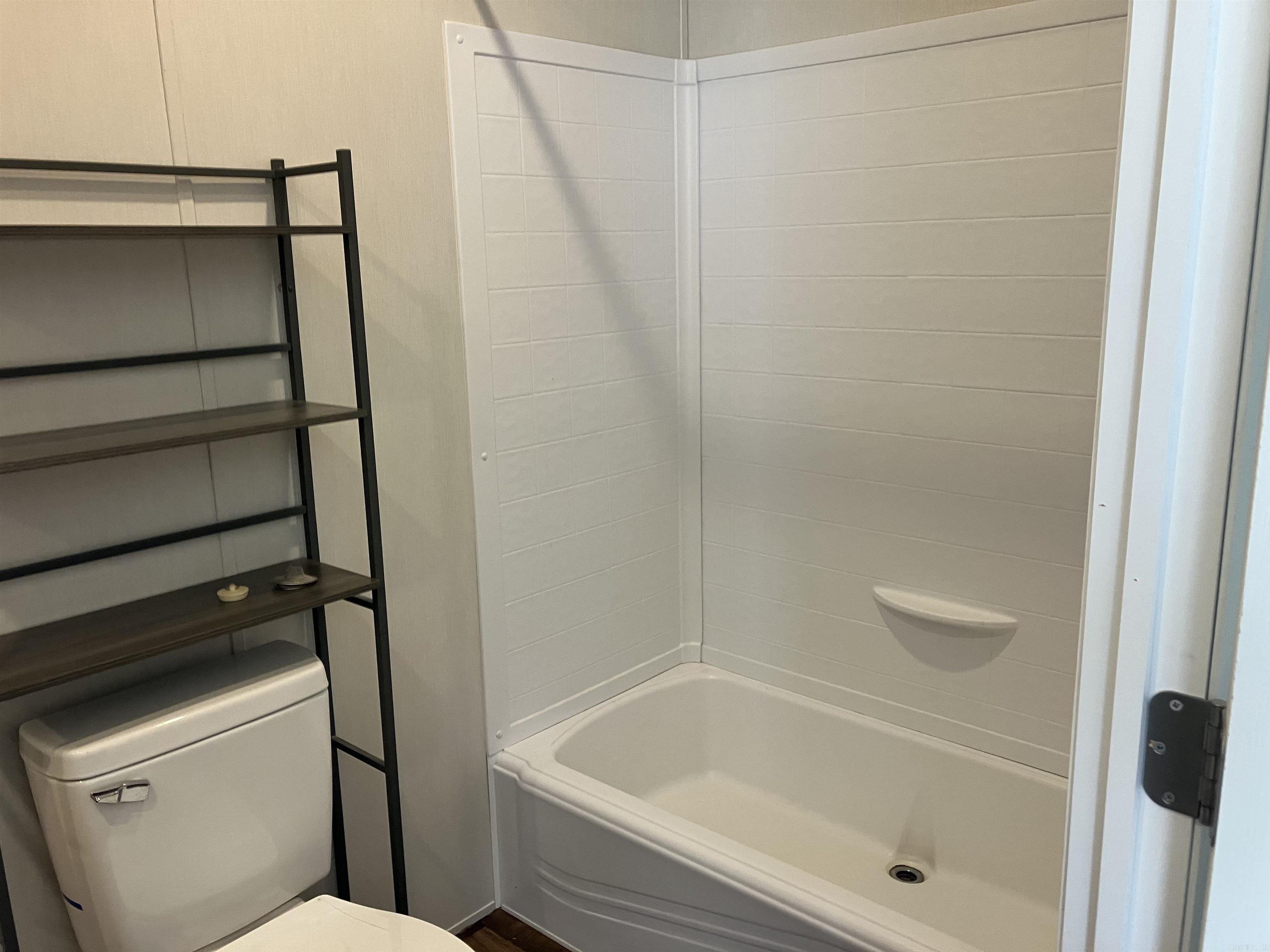 190 Waggoner St. Property Photo 3