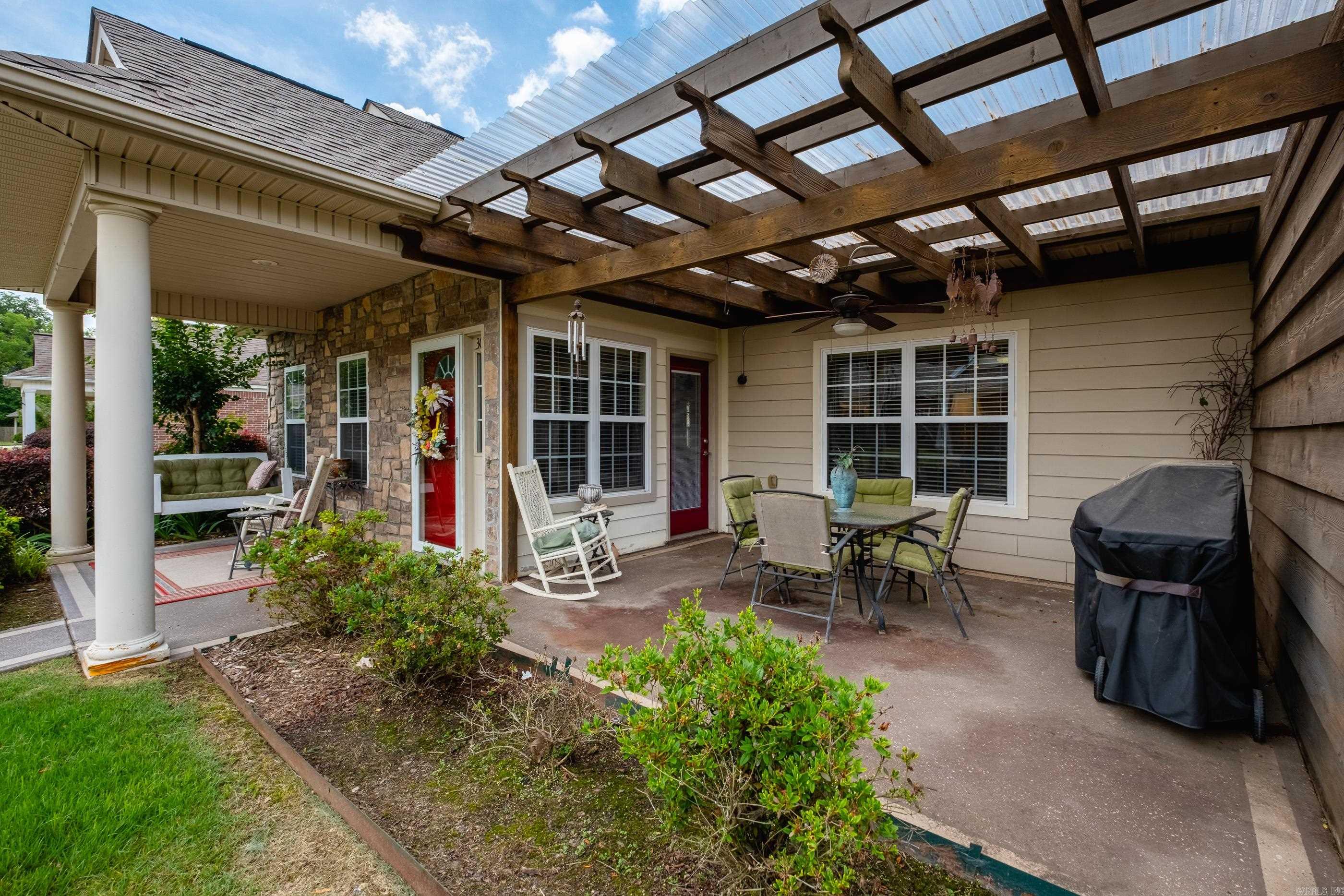 302 Stagecoach Village Property Photo 6