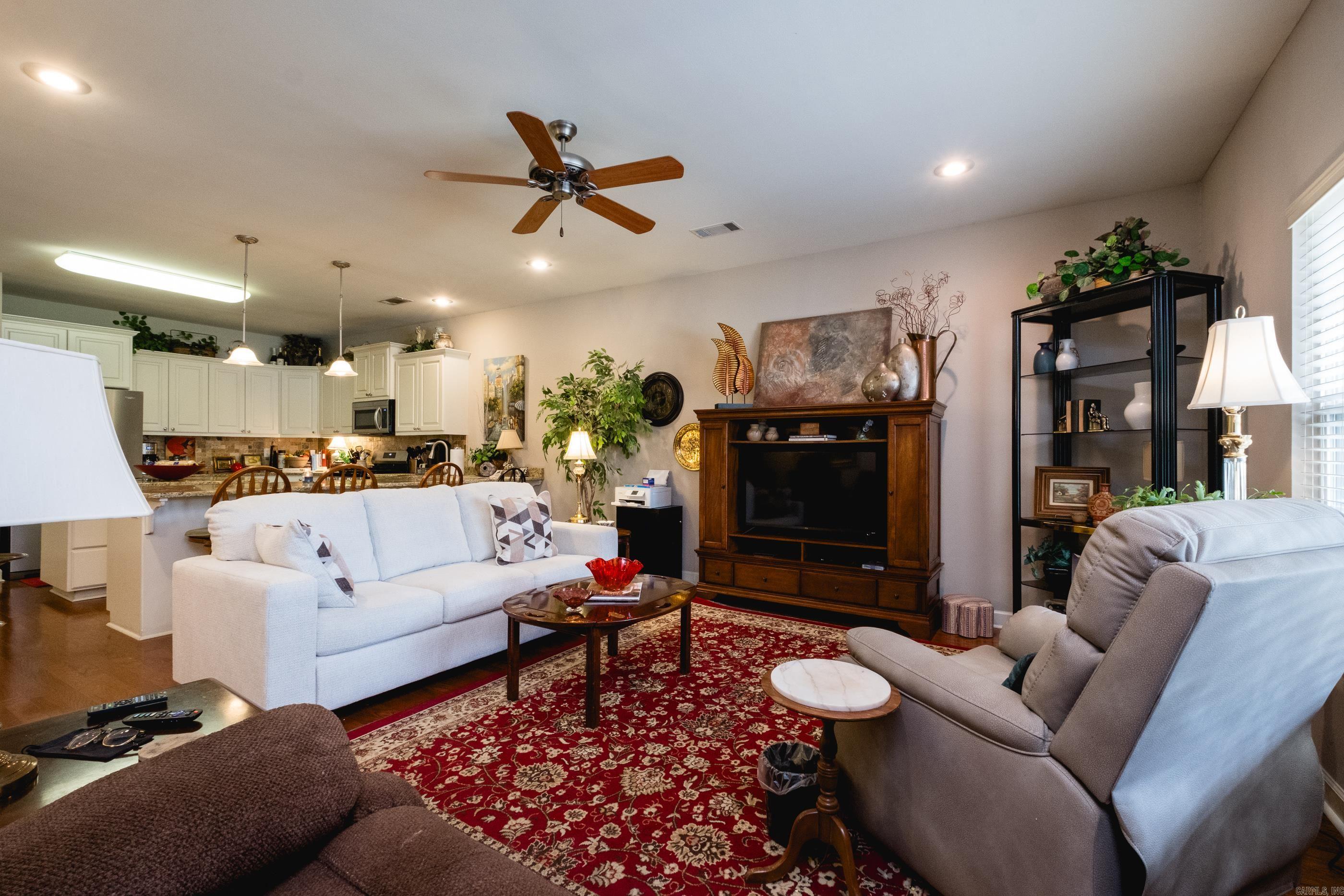 302 Stagecoach Village Property Photo 8