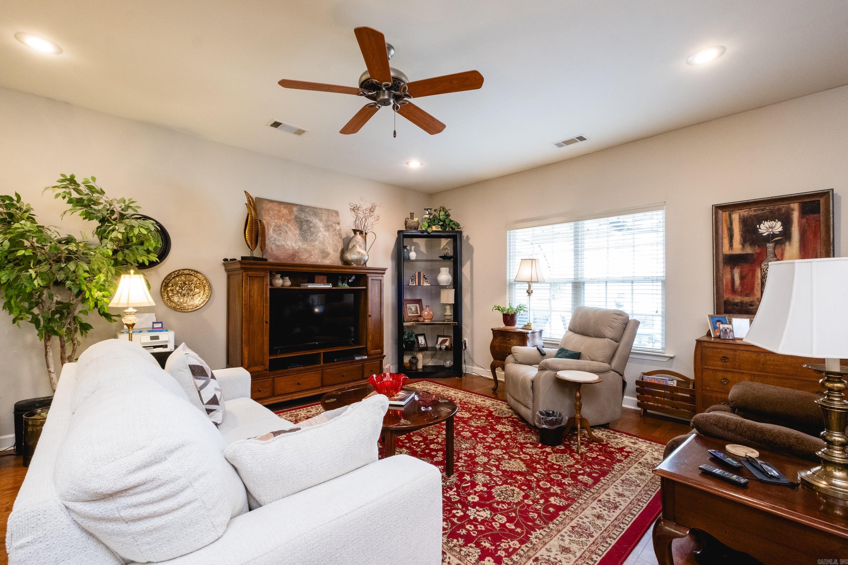 302 Stagecoach Village Property Photo 9