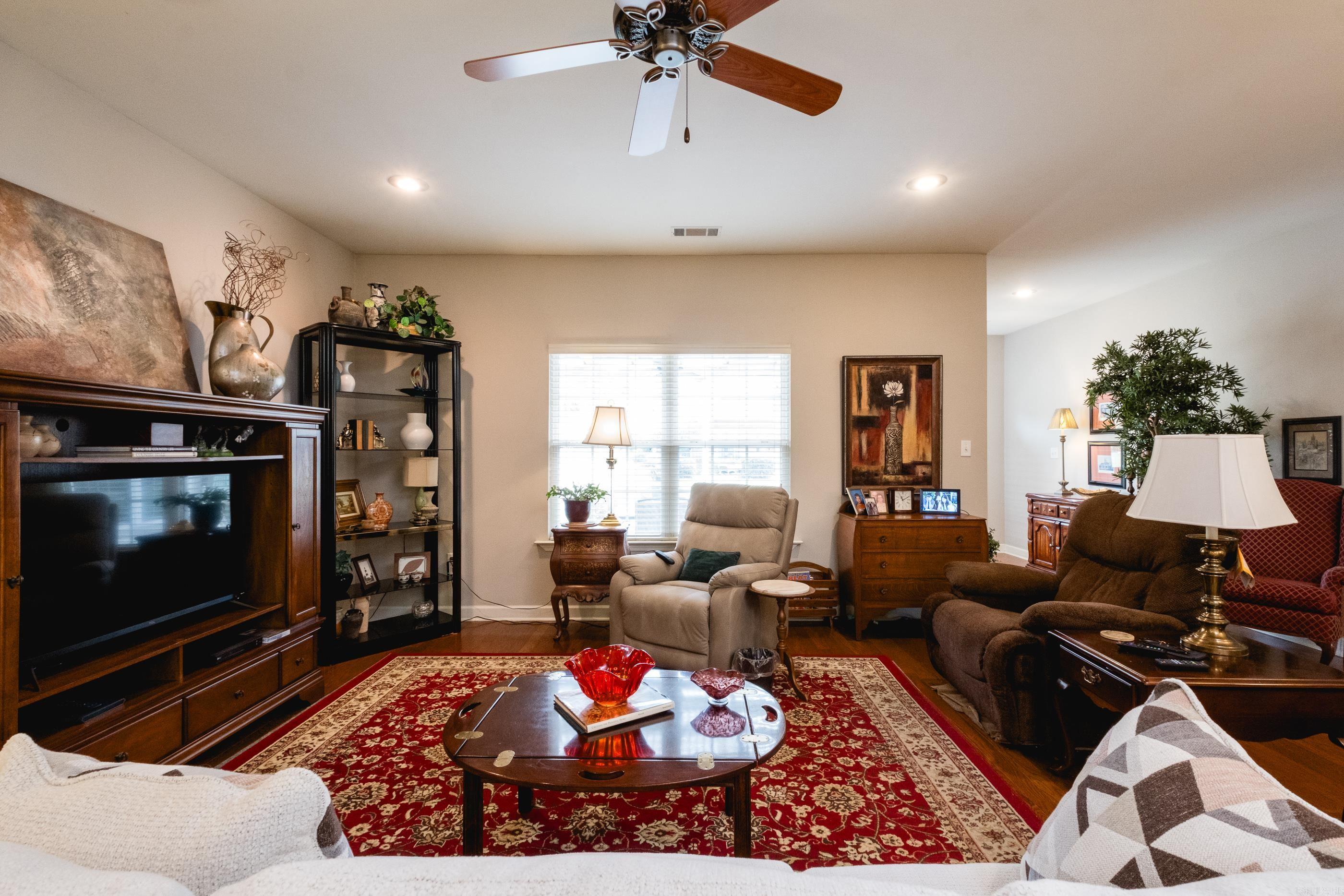 302 Stagecoach Village Property Photo 10