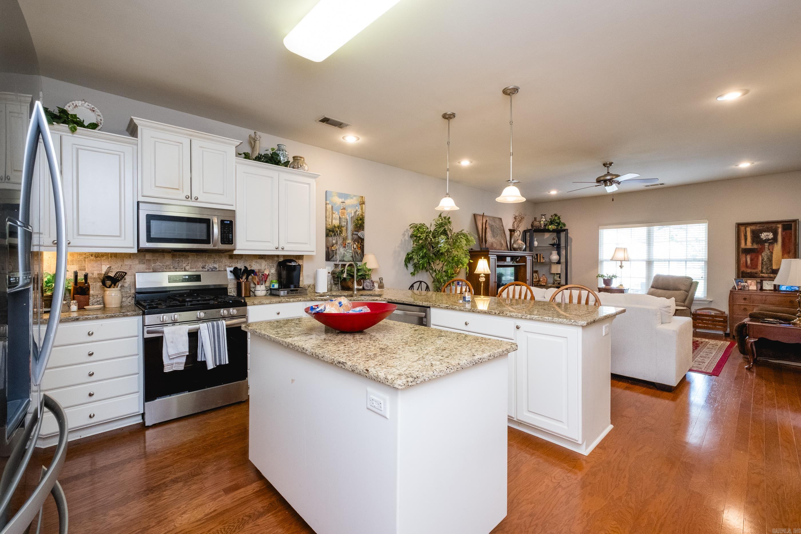302 Stagecoach Village Property Photo 18