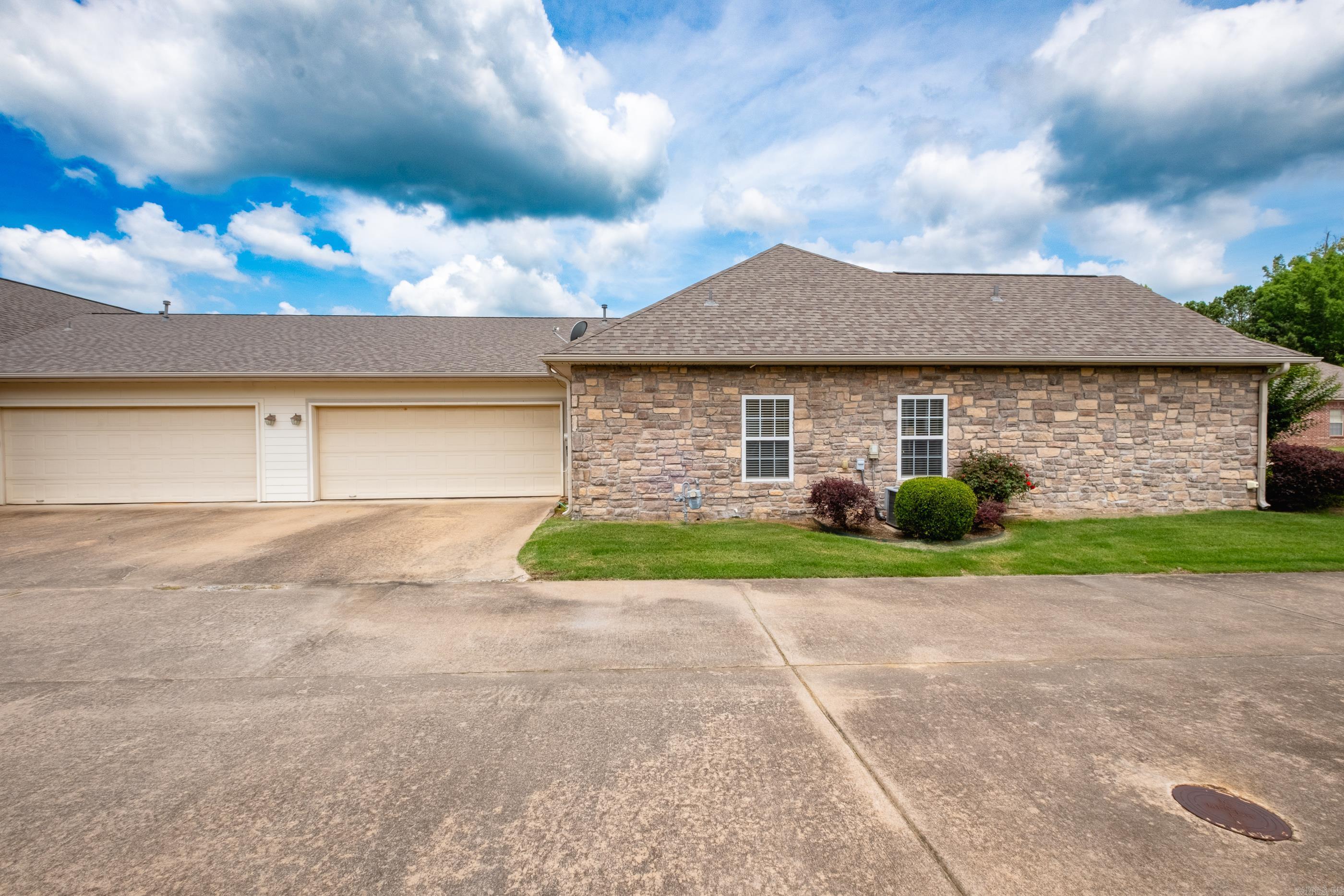 302 Stagecoach Village Property Photo 42
