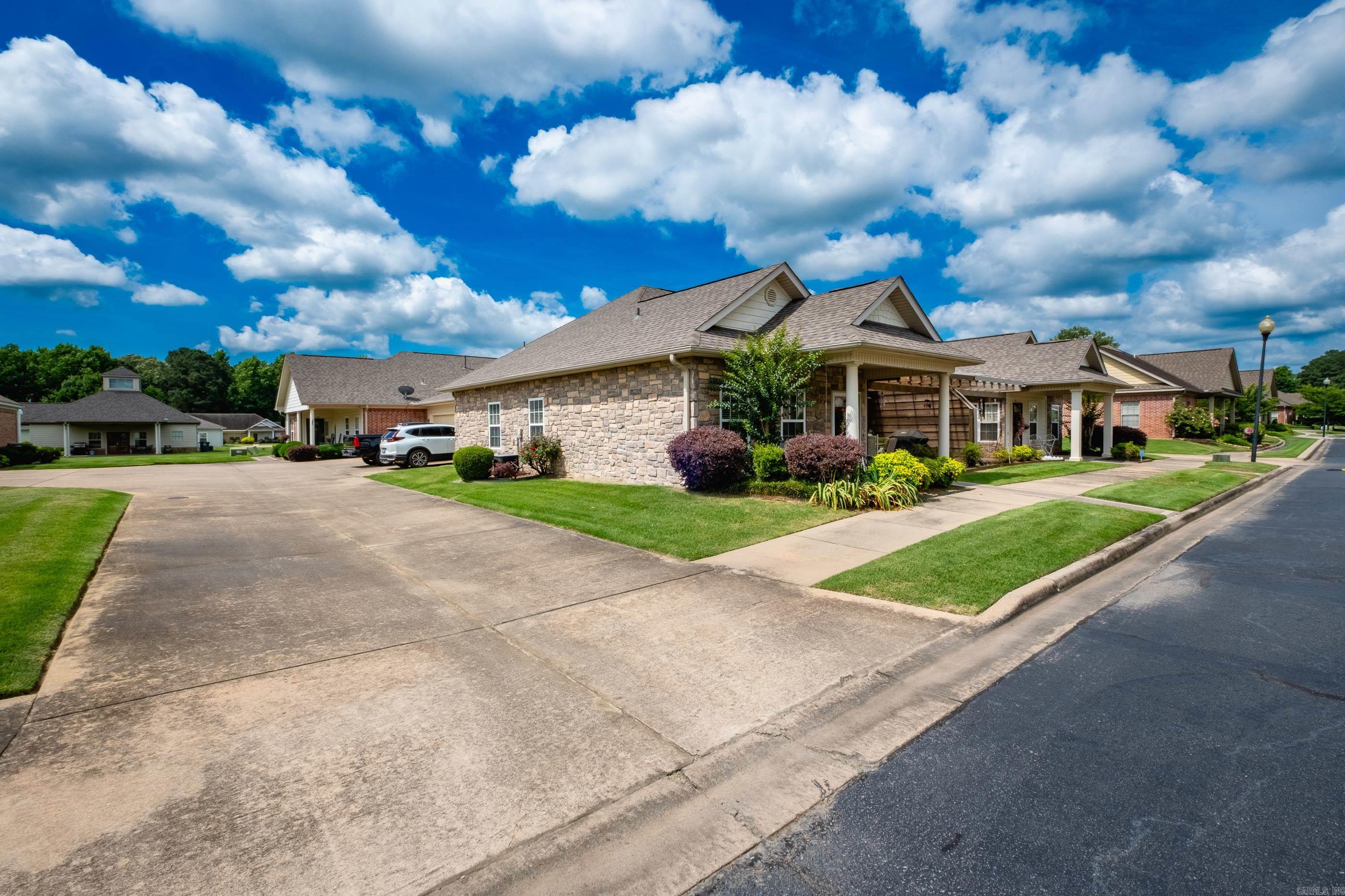 302 Stagecoach Village Property Photo 46