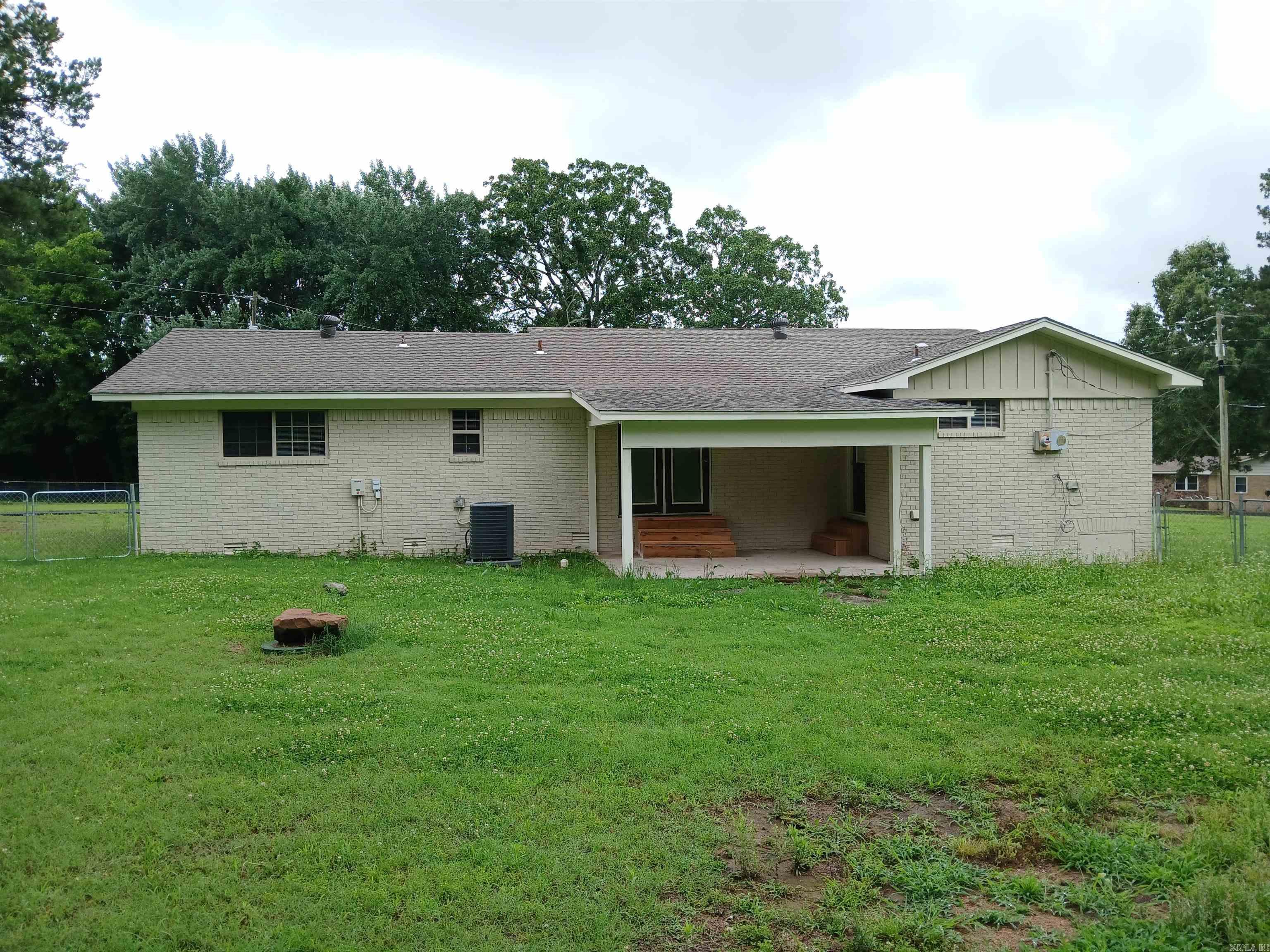 112 Church Ave Property Photo 3